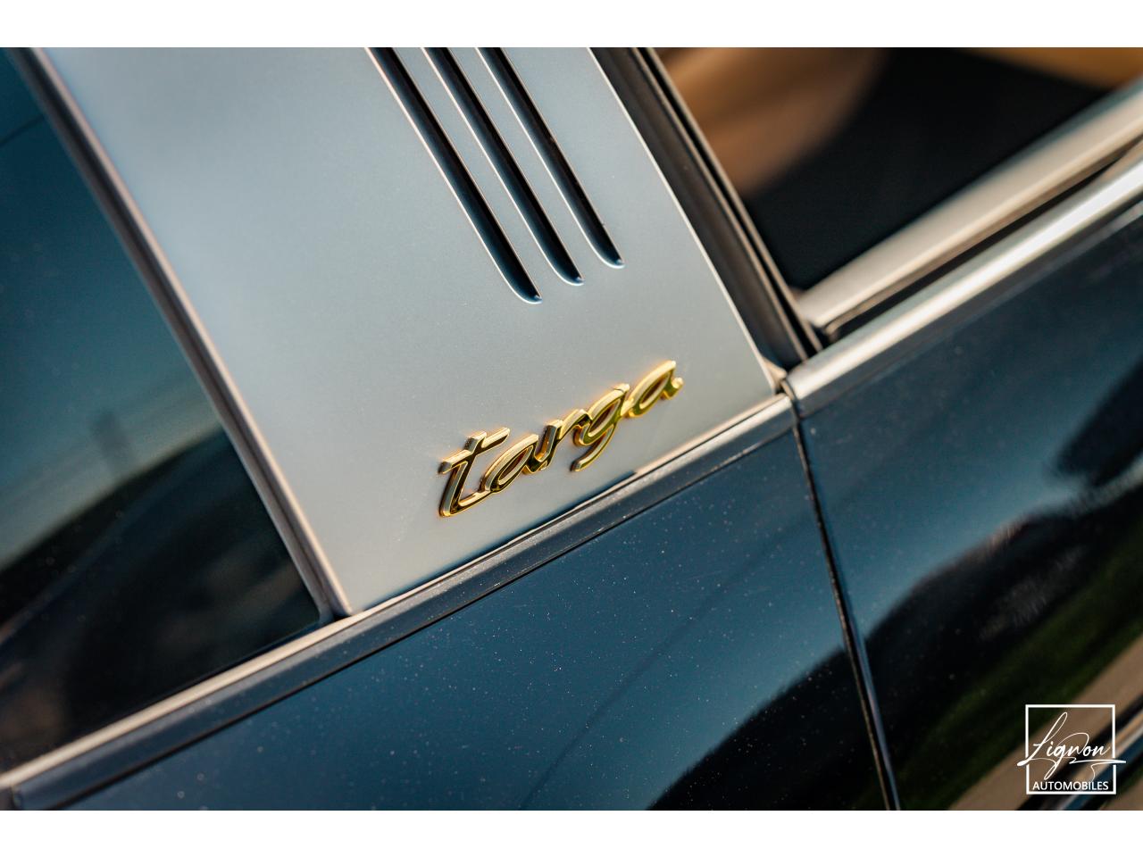Photo PORSCHE 911 Targa 4S Limited Edition Heritage Design Edition N° 858/992 - à partir de 3000 euros