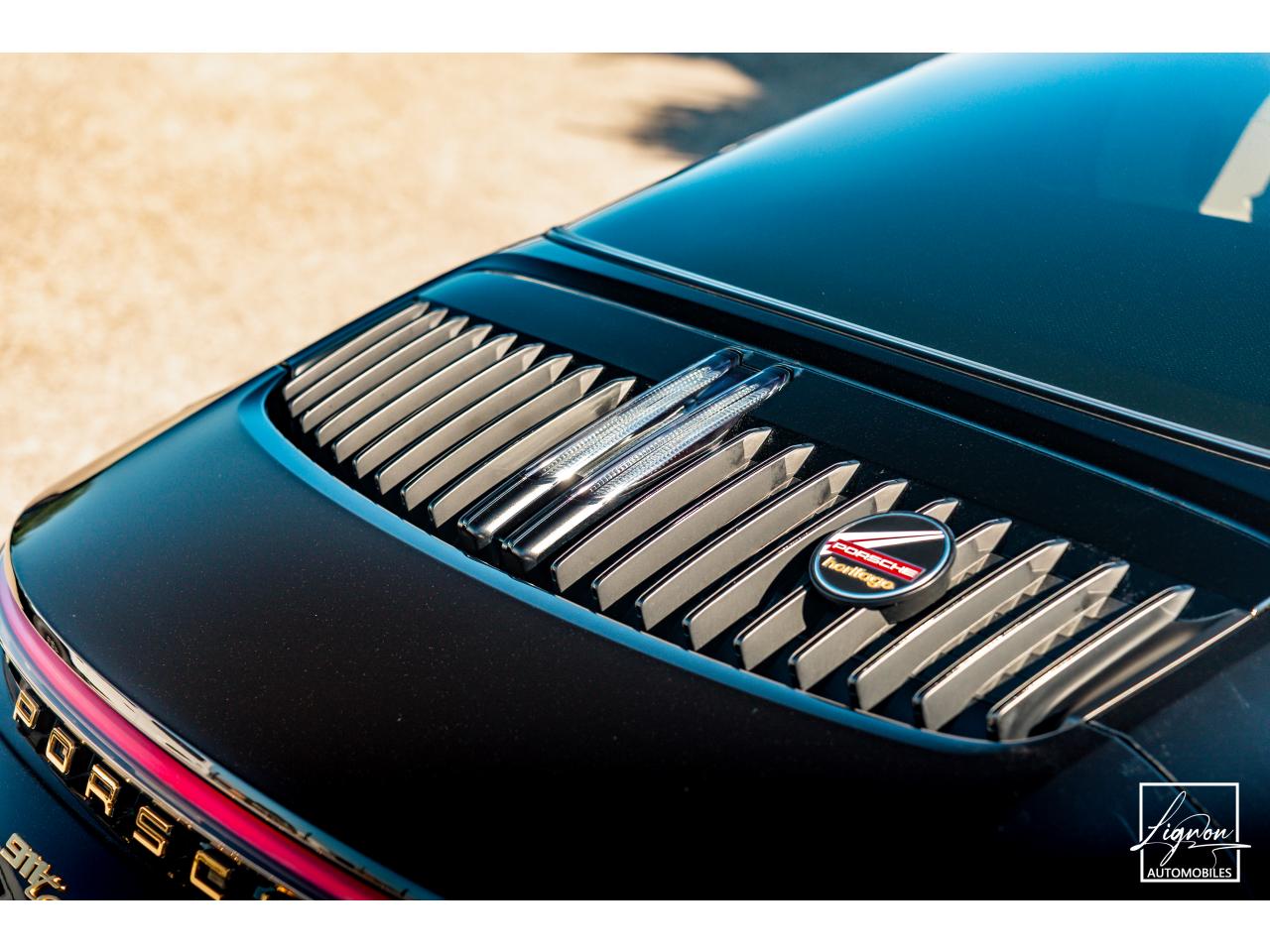 Photo PORSCHE 911 Targa 4S Limited Edition Heritage Design Edition N° 858/992 - à partir de 3000 euros