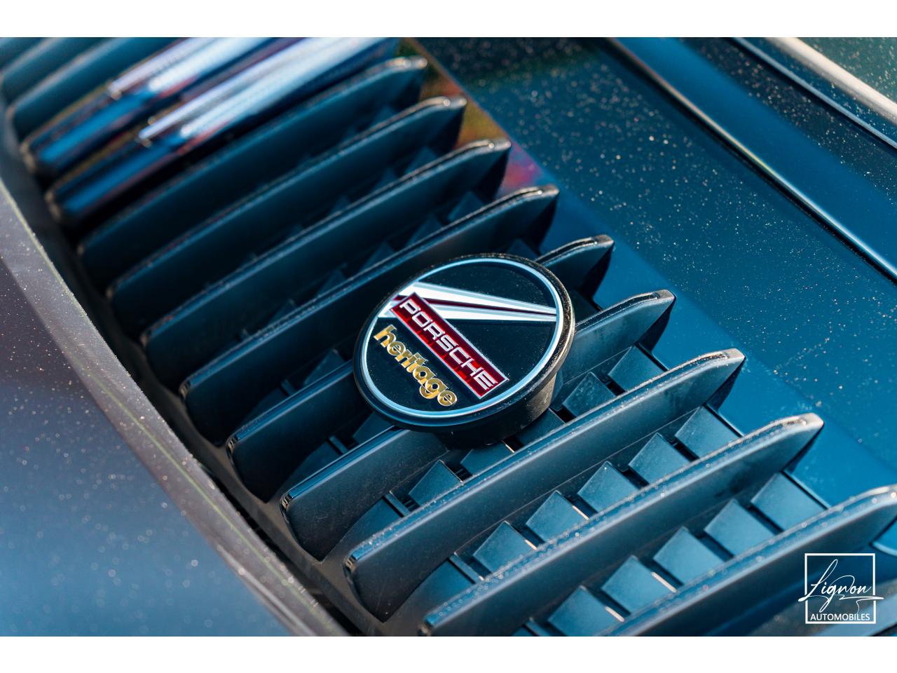 Photo PORSCHE 911 Targa 4S Limited Edition Heritage Design Edition N° 858/992 - à partir de 3000 euros