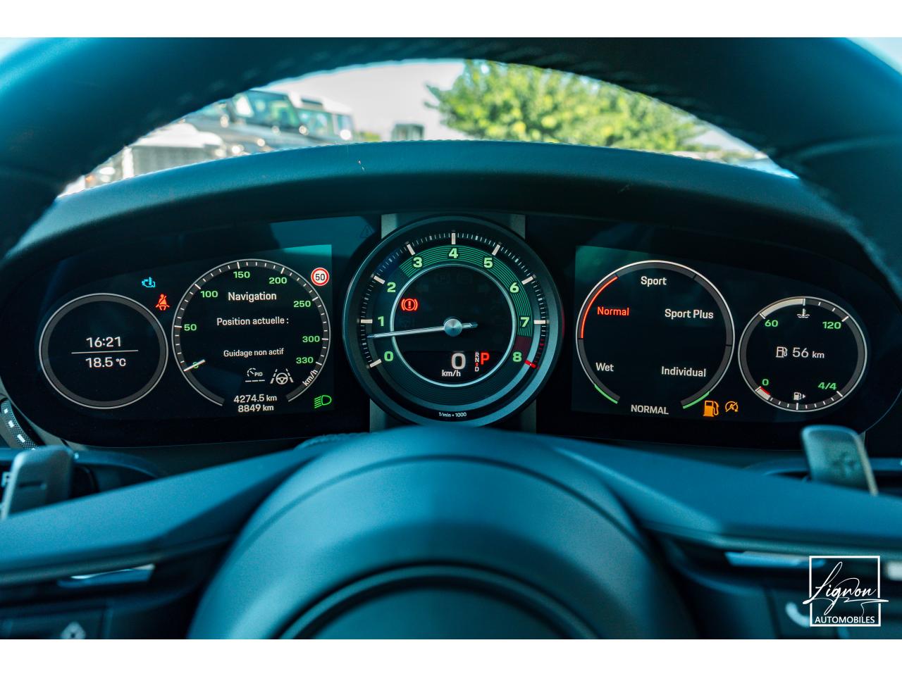 Photo PORSCHE 911 Targa 4S Limited Edition Heritage Design Edition N° 858/992 - à partir de 3000 euros