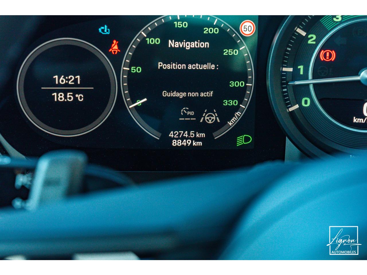 Photo PORSCHE 911 Targa 4S Limited Edition Heritage Design Edition N° 858/992 - à partir de 3000 euros