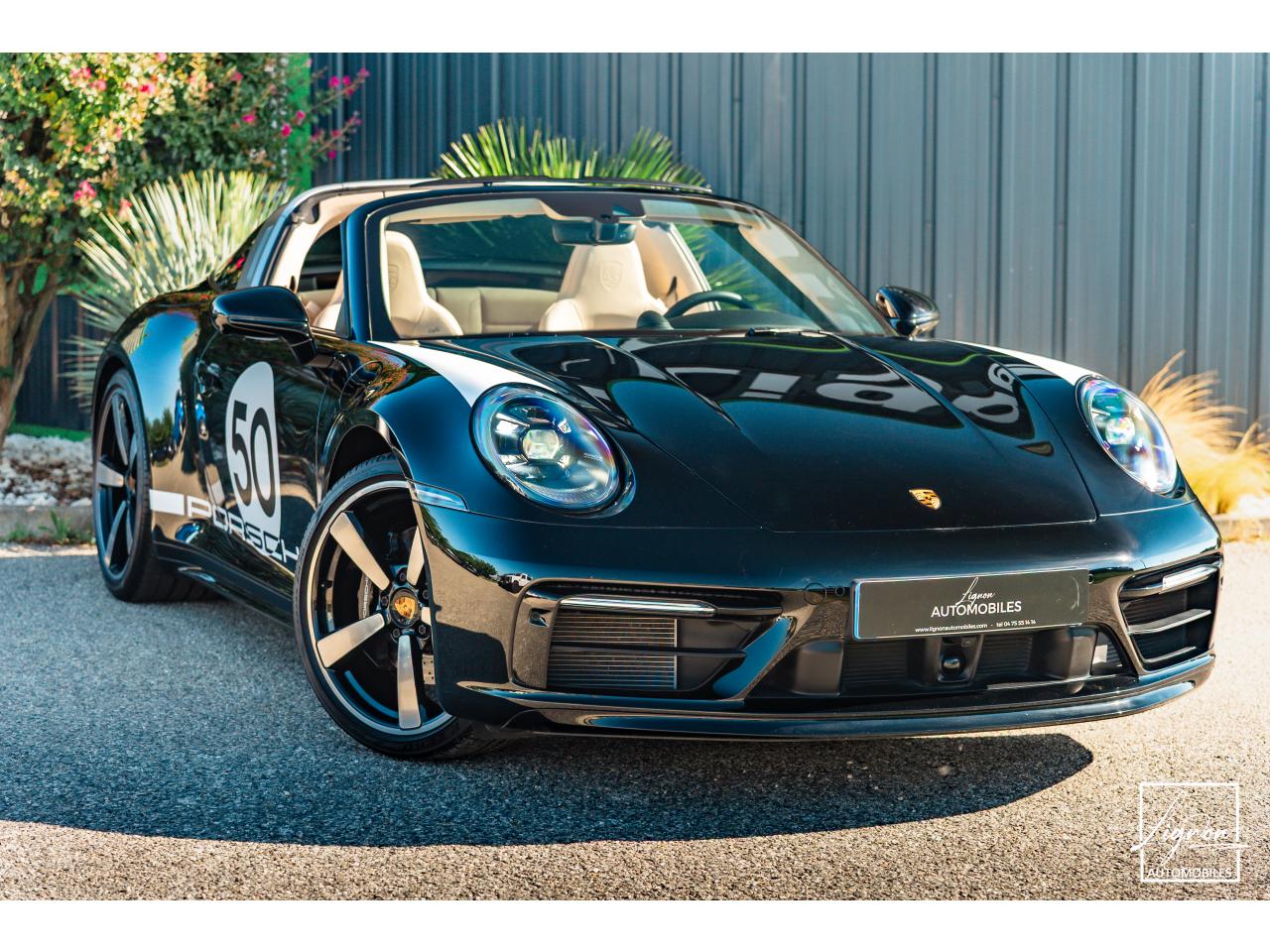 Photo PORSCHE 911 Targa 4S Limited Edition Heritage Design Edition N° 858/992 - à partir de 3000 euros