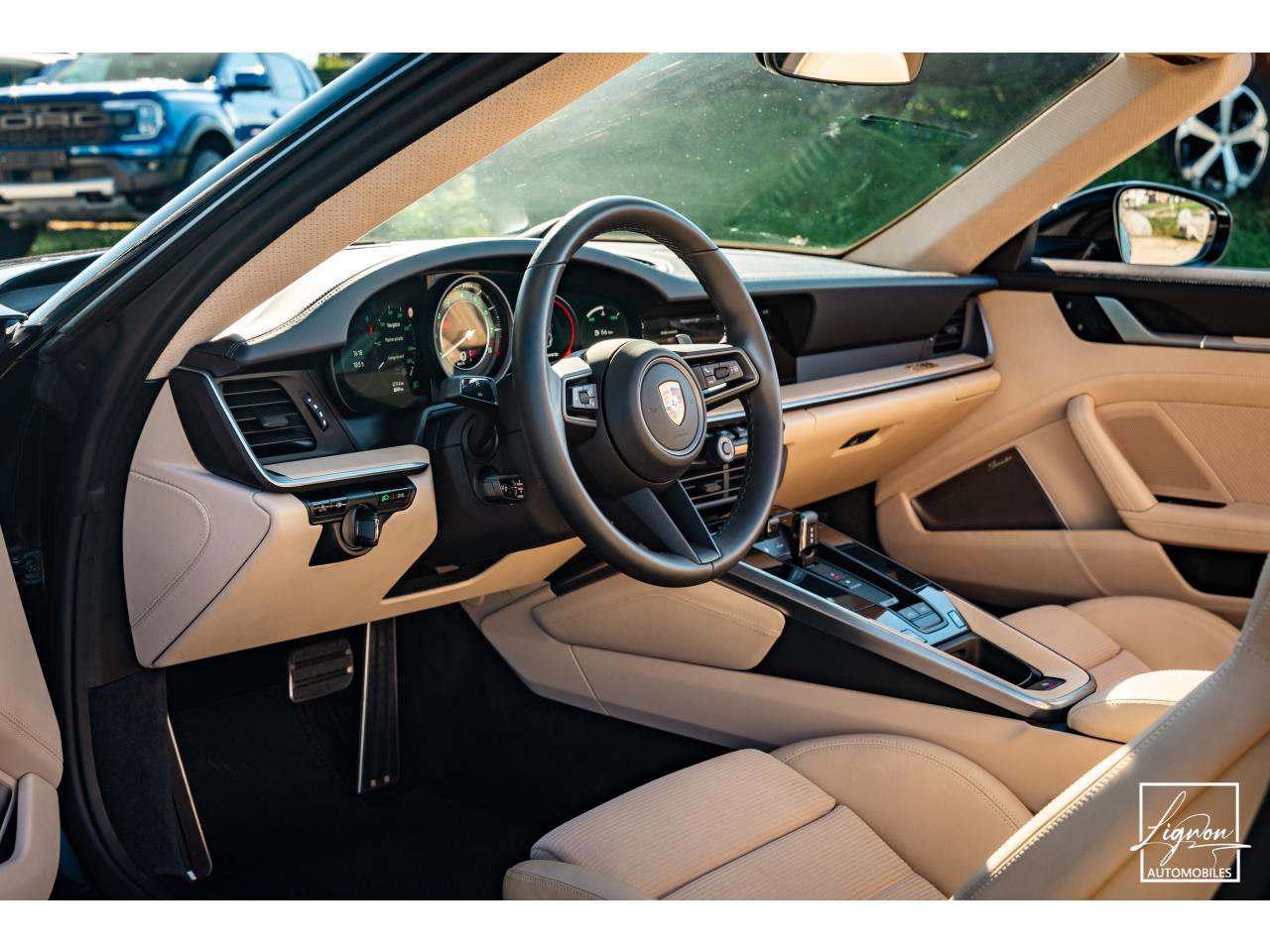 Photo PORSCHE 911 Targa 4S Limited Edition Heritage Design Edition N° 858/992 - à partir de 3000 euros