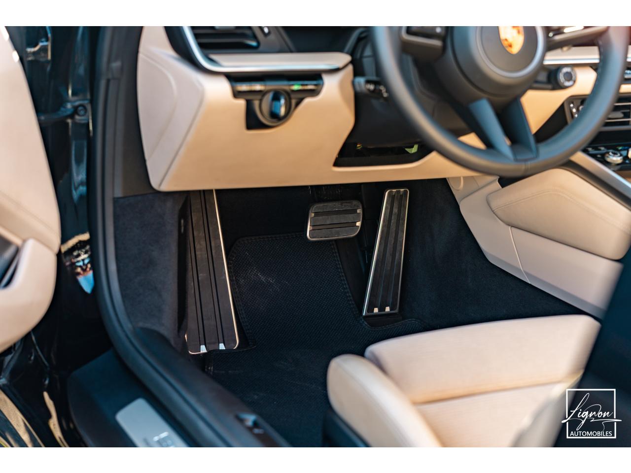 Photo PORSCHE 911 Targa 4S Limited Edition Heritage Design Edition N° 858/992 - à partir de 3000 euros