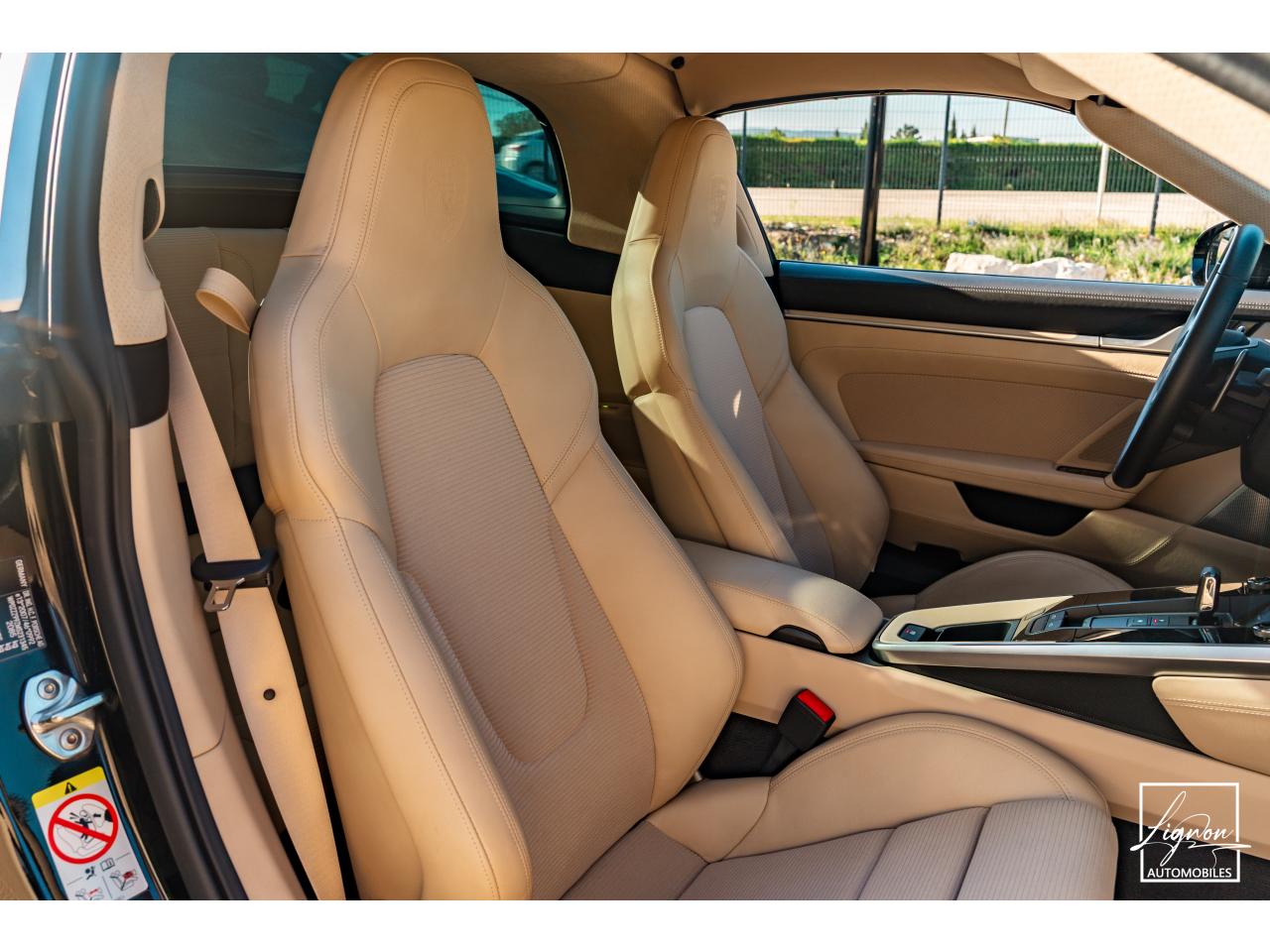 Photo PORSCHE 911 Targa 4S Limited Edition Heritage Design Edition N° 858/992 - à partir de 3000 euros