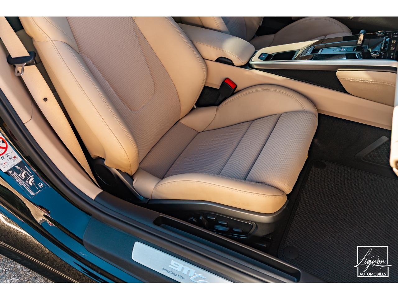 Photo PORSCHE 911 Targa 4S Limited Edition Heritage Design Edition N° 858/992 - à partir de 3000 euros