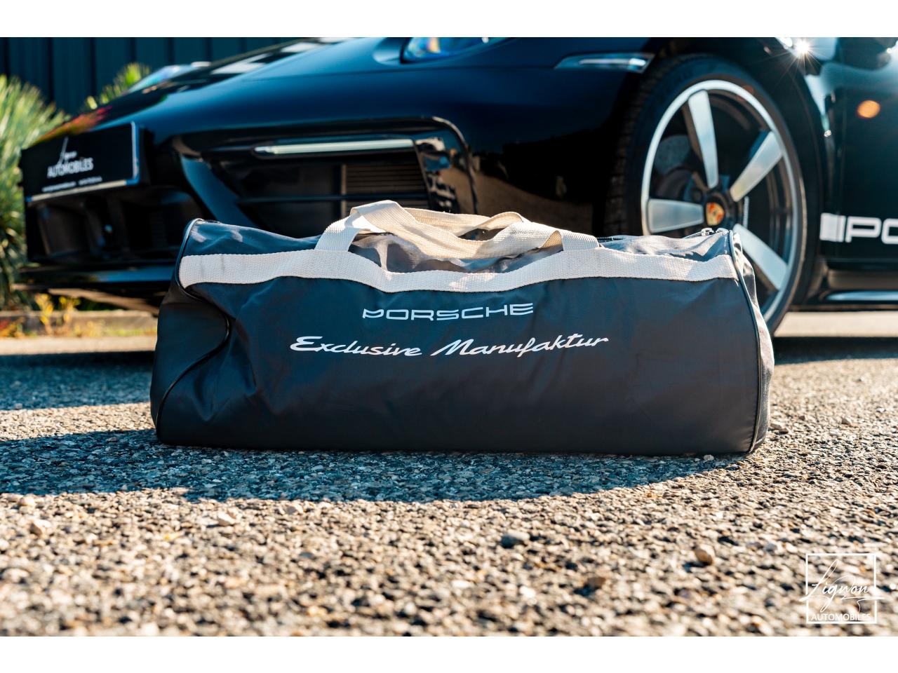 Photo PORSCHE 911 Targa 4S Limited Edition Heritage Design Edition N° 858/992 - à partir de 3000 euros