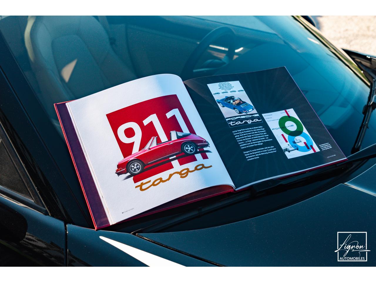 Photo PORSCHE 911 Targa 4S Limited Edition Heritage Design Edition N° 858/992 - à partir de 3000 euros