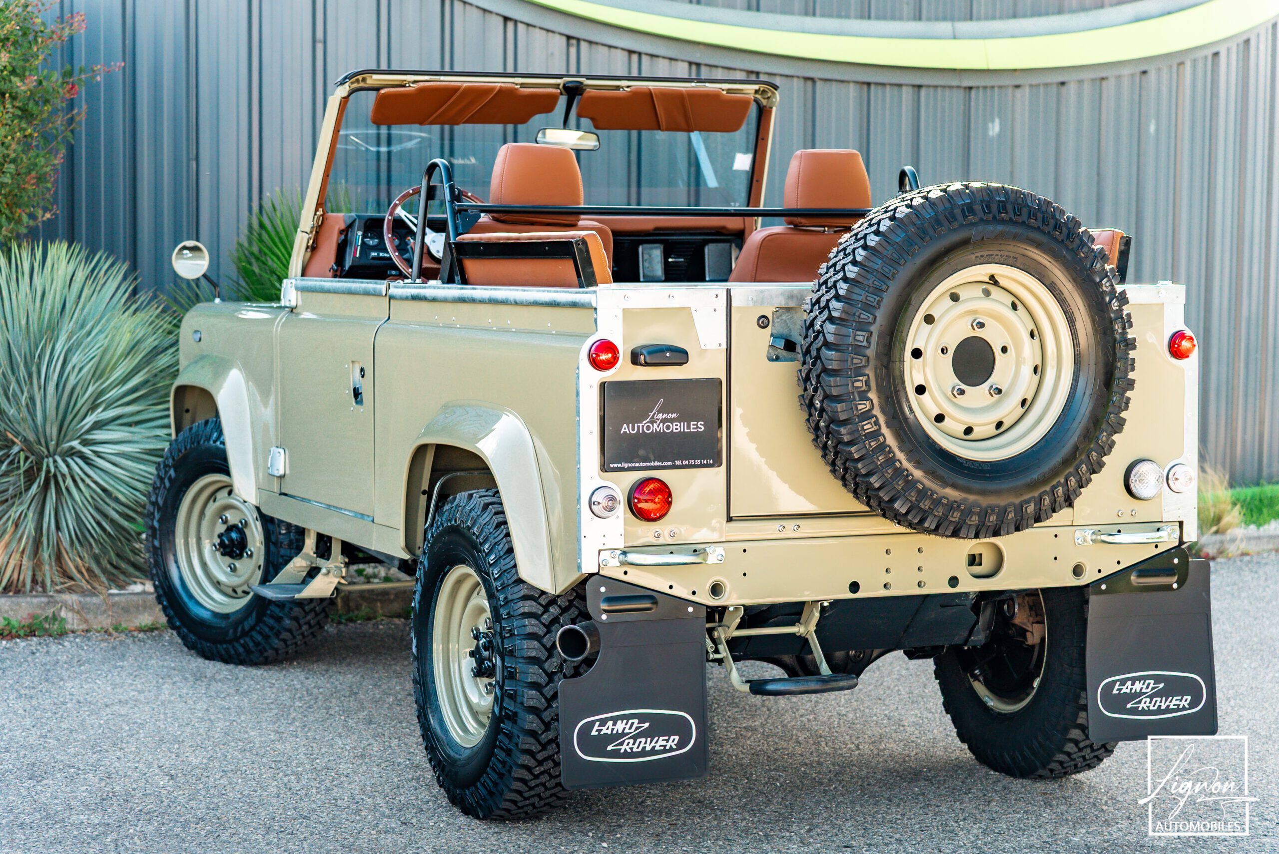 Photo Land Rover Defender 90 td5 "Daktari Beige"