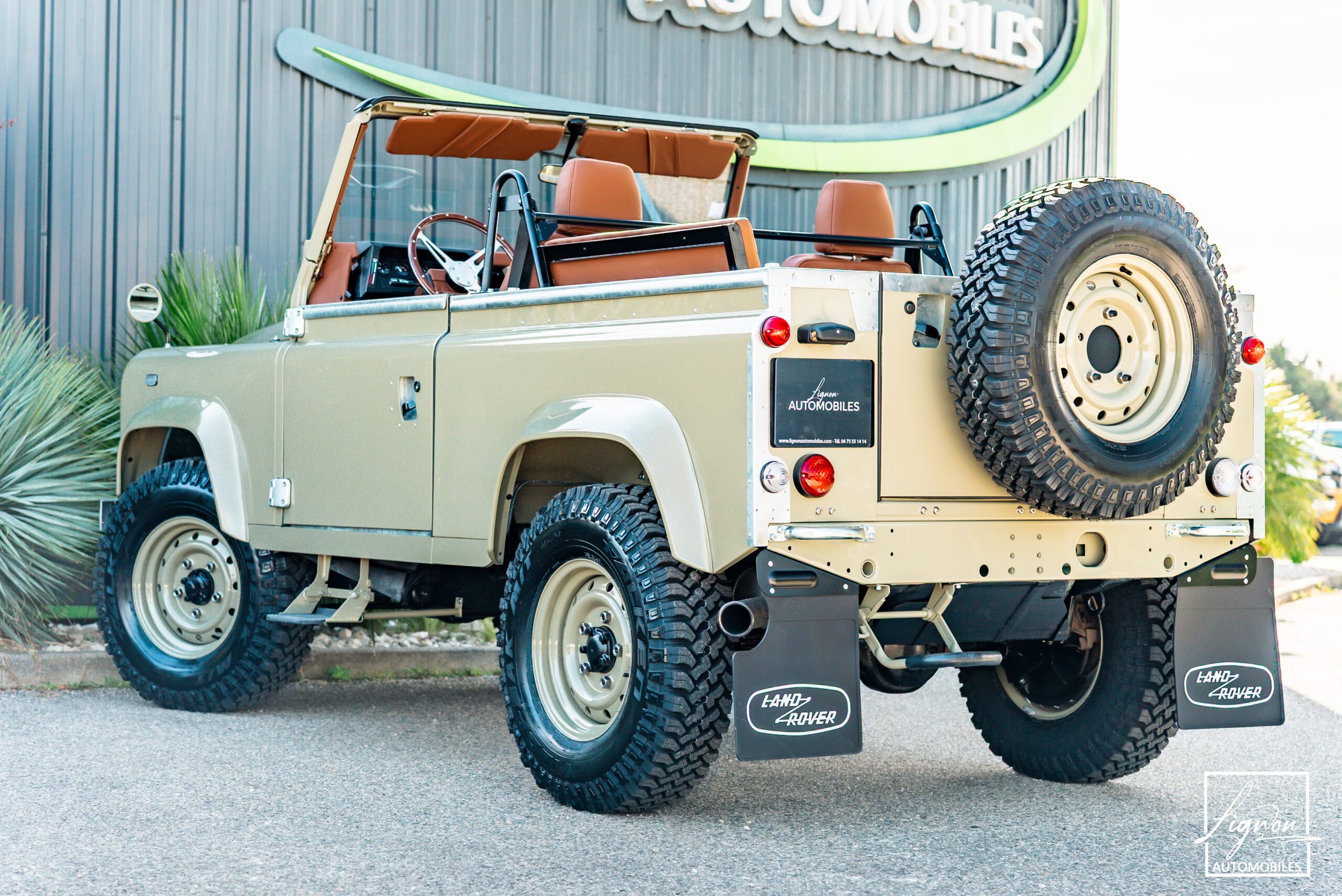 Photo Land Rover Defender 90 td5 "Daktari Beige"