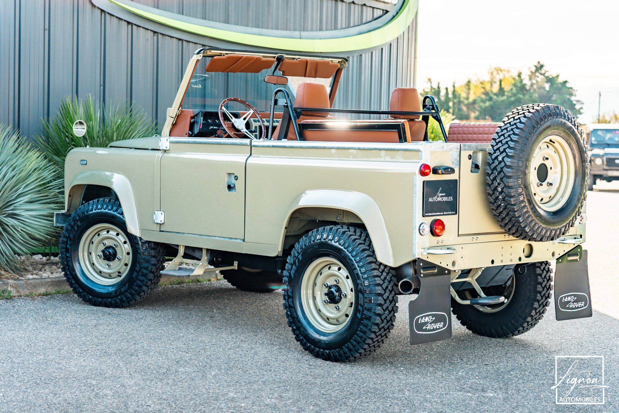 Photo Land Rover Defender 90 td5 "Daktari Beige"