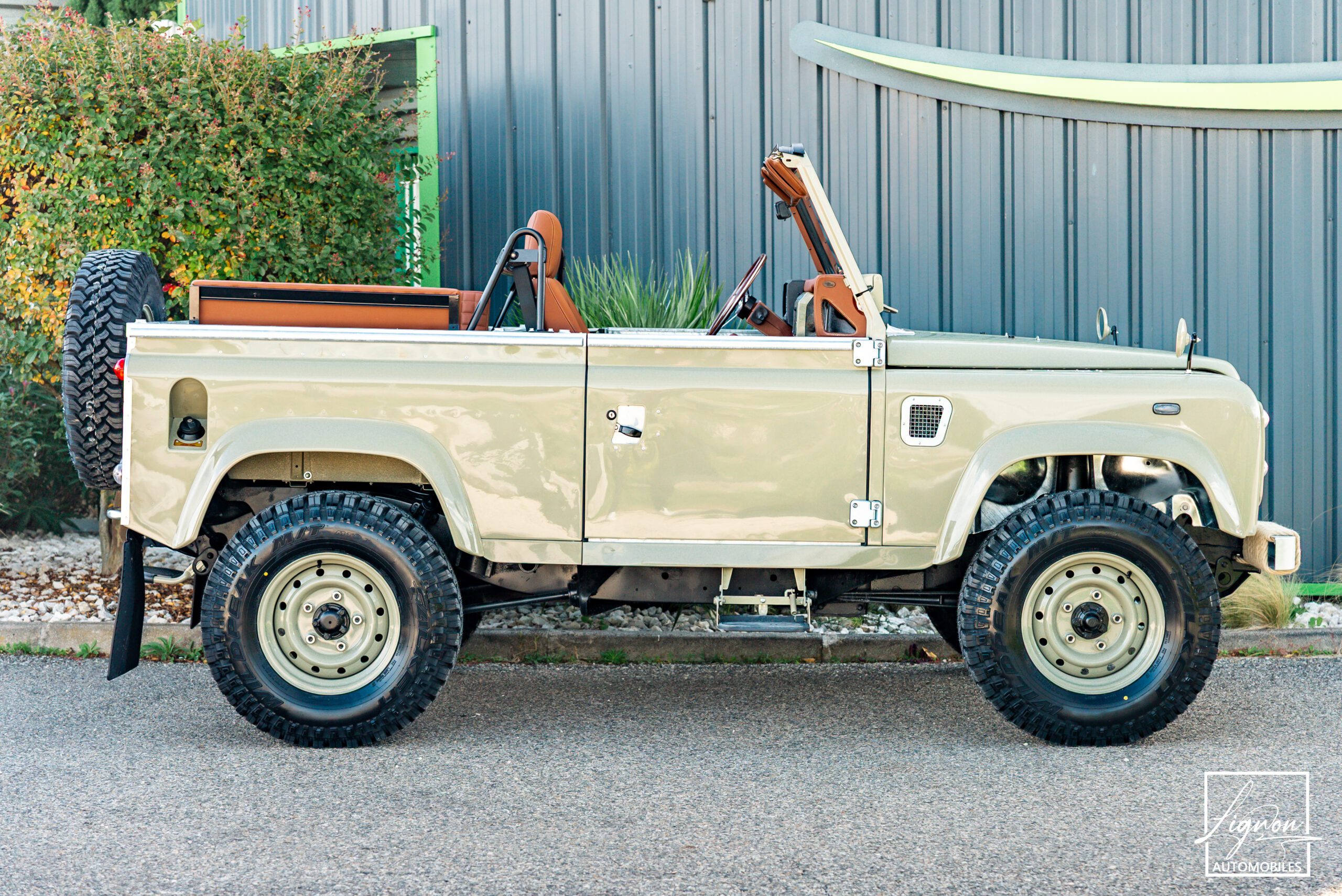 Photo Land Rover Defender 90 td5 "Daktari Beige"