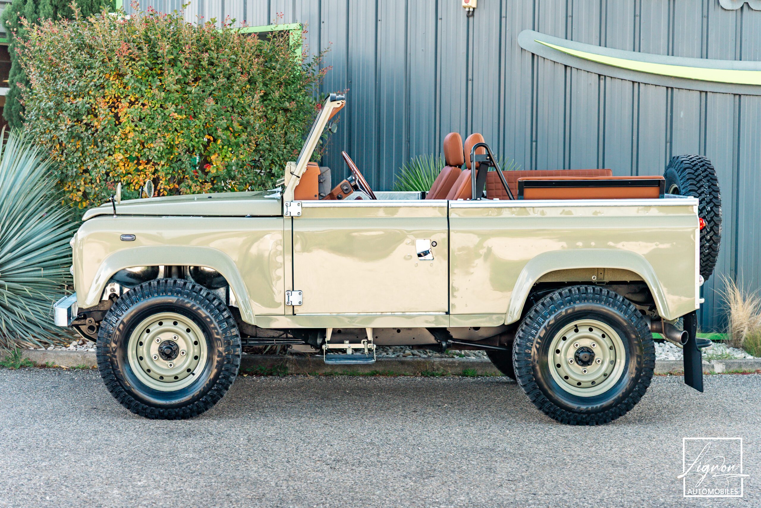 Photo Land Rover Defender 90 td5 "Daktari Beige"