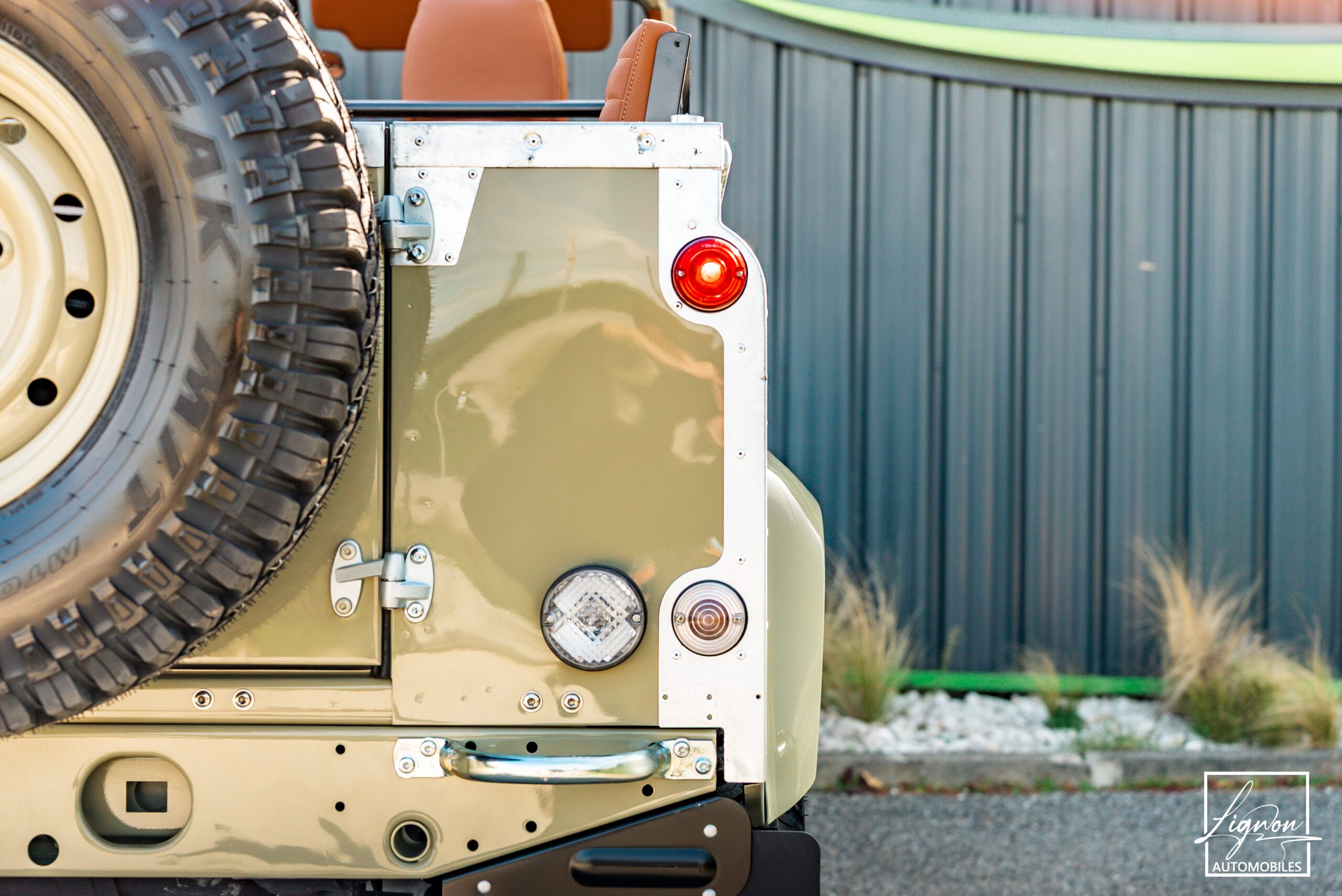 Photo Land Rover Defender 90 td5 "Daktari Beige"