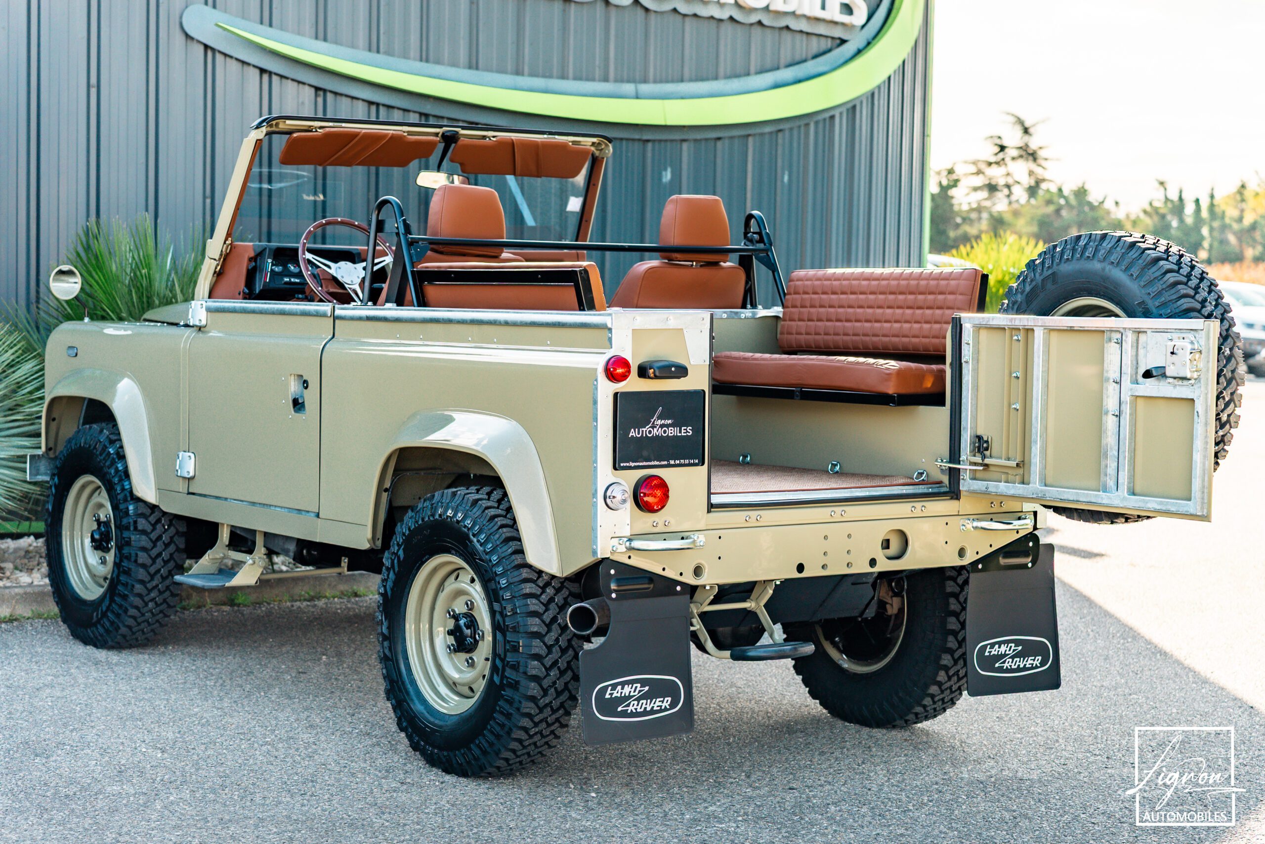 Photo Land Rover Defender 90 td5 "Daktari Beige"