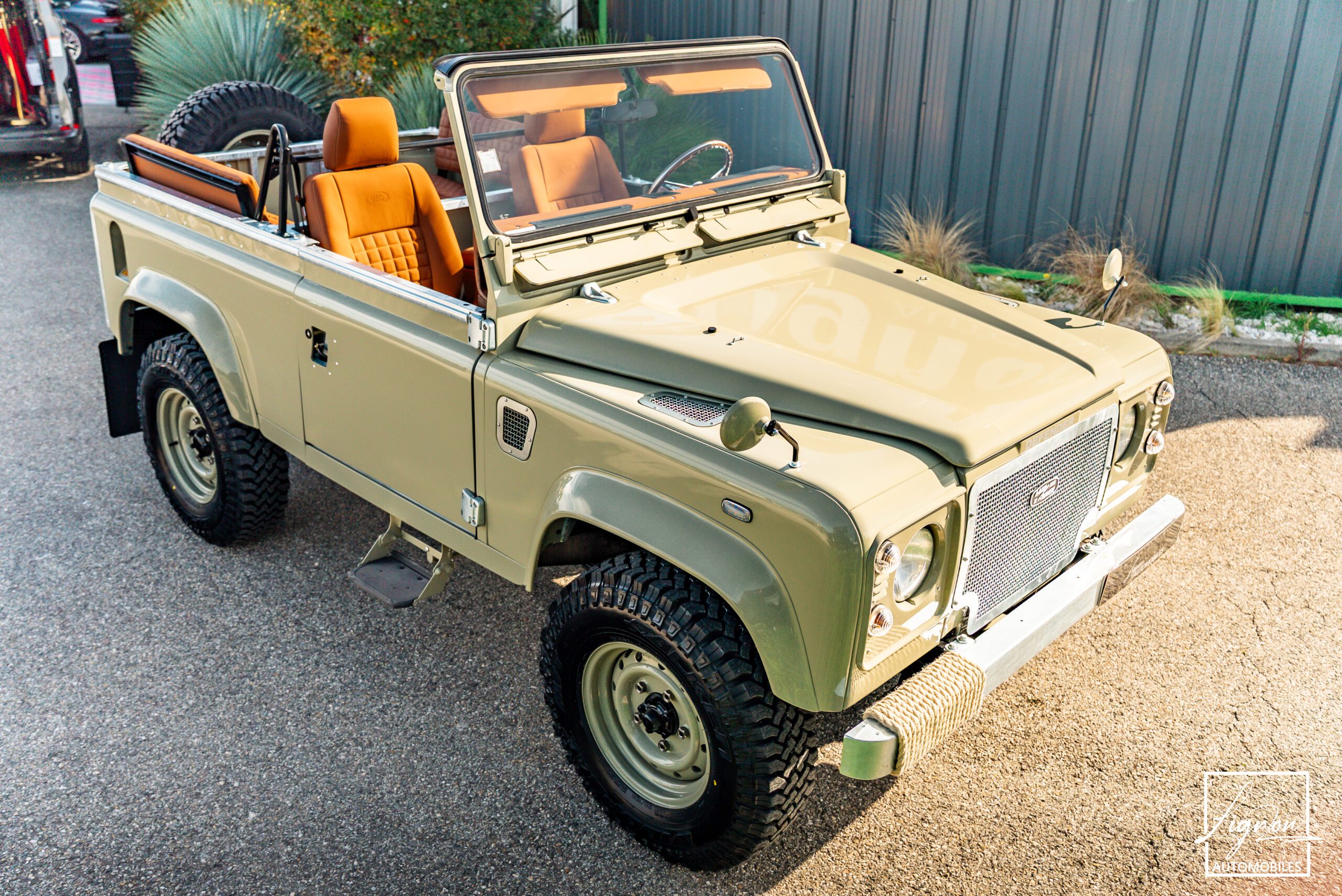 Photo Land Rover Defender 90 td5 "Daktari Beige"