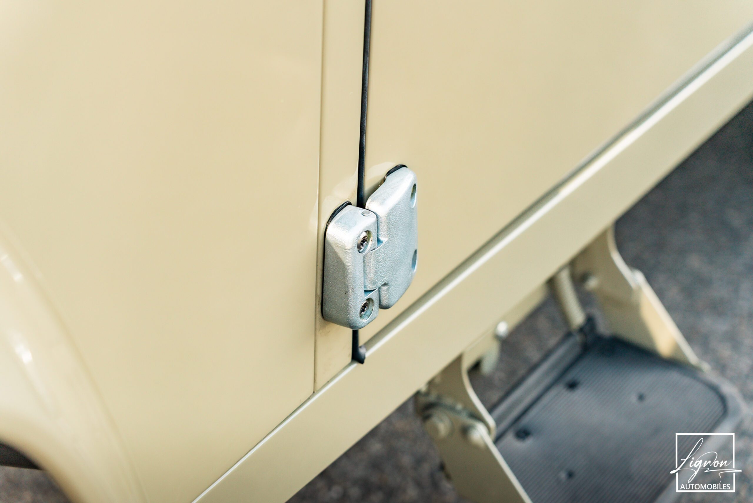 Photo Land Rover Defender 90 td5 "Daktari Beige"