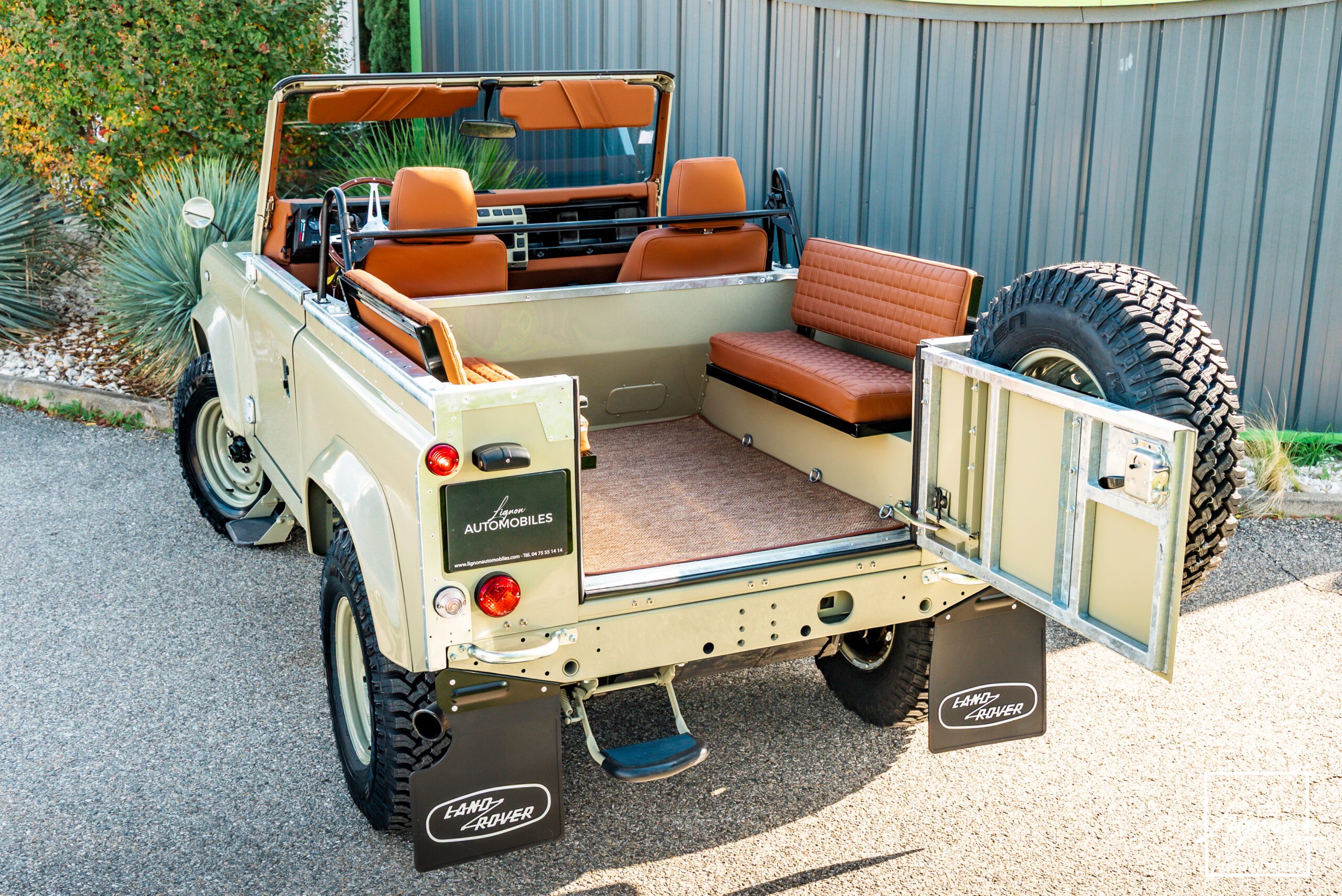 Photo Land Rover Defender 90 td5 "Daktari Beige"