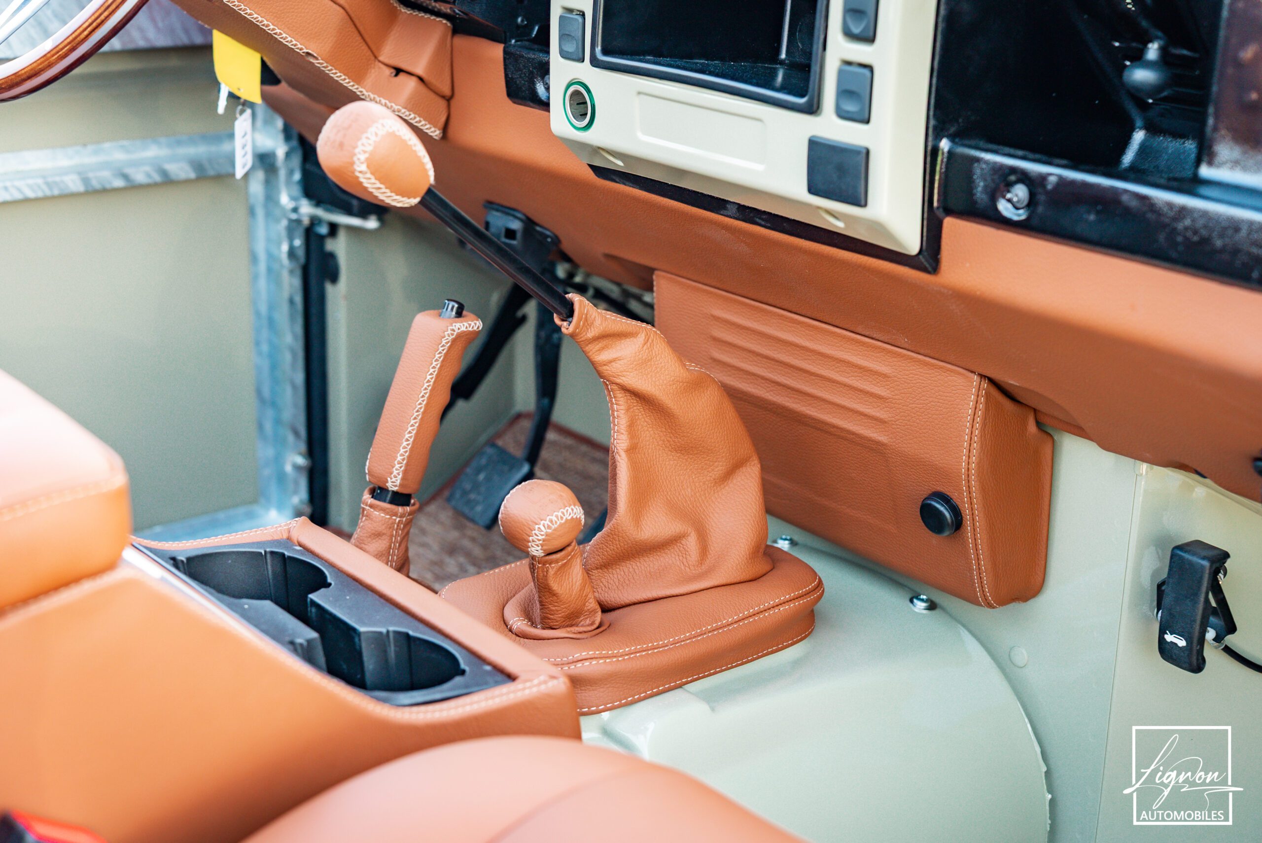 Photo Land Rover Defender 90 td5 "Daktari Beige"