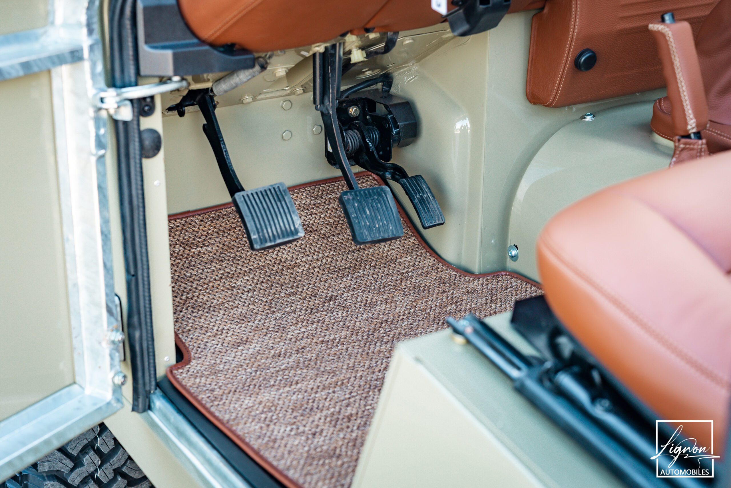 Photo Land Rover Defender 90 td5 "Daktari Beige"