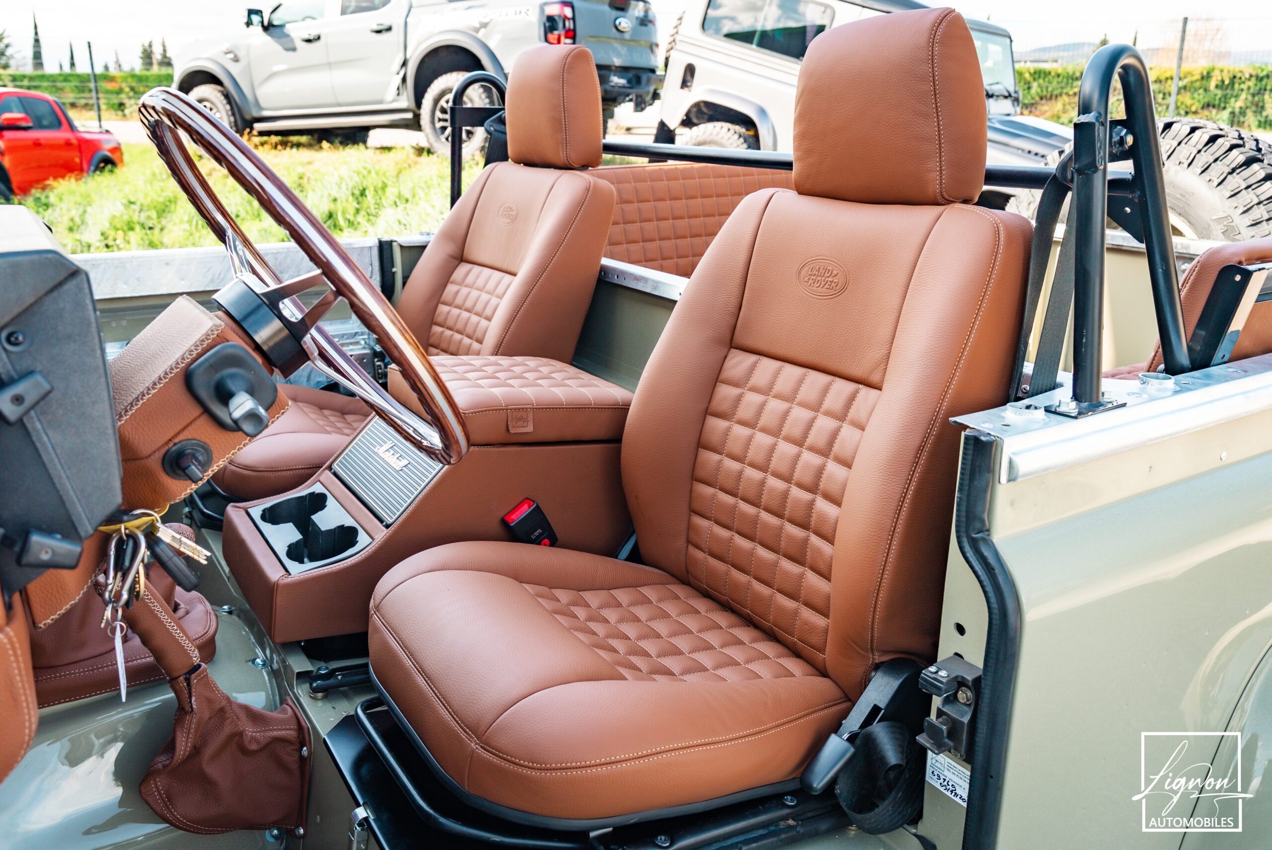 Photo Land Rover Defender 90 td5 "Daktari Beige"