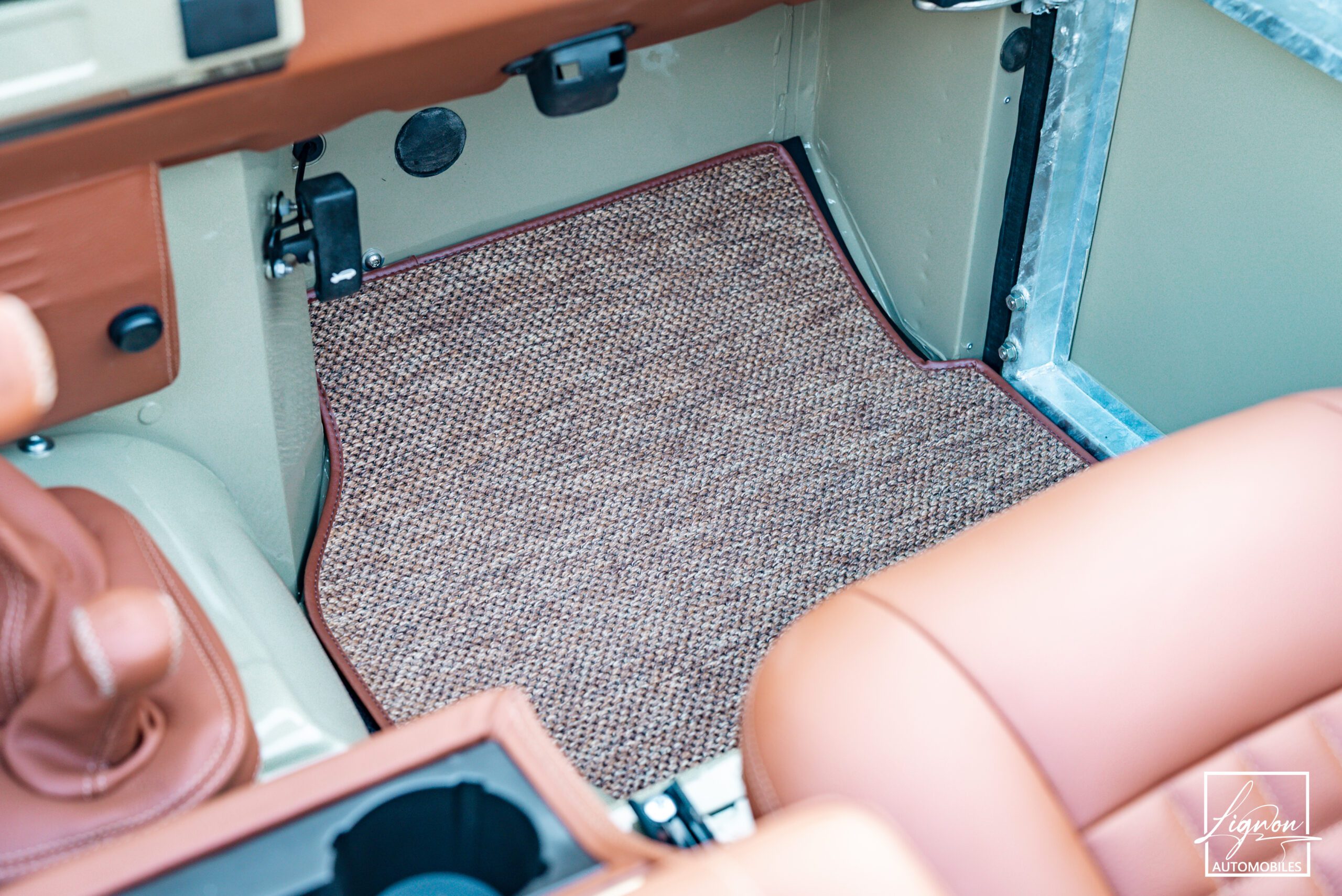 Photo Land Rover Defender 90 td5 "Daktari Beige"