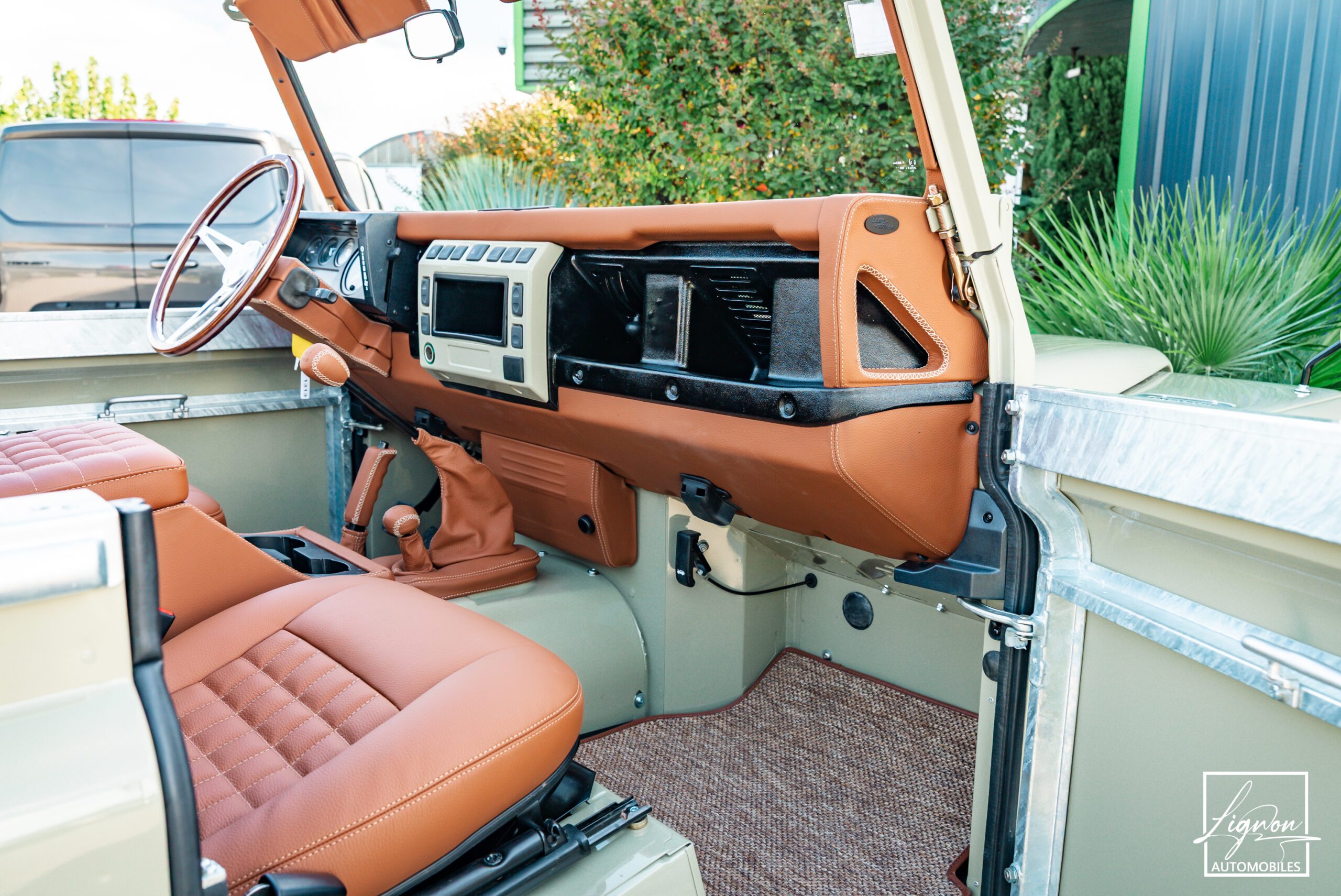 Photo Land Rover Defender 90 td5 "Daktari Beige"