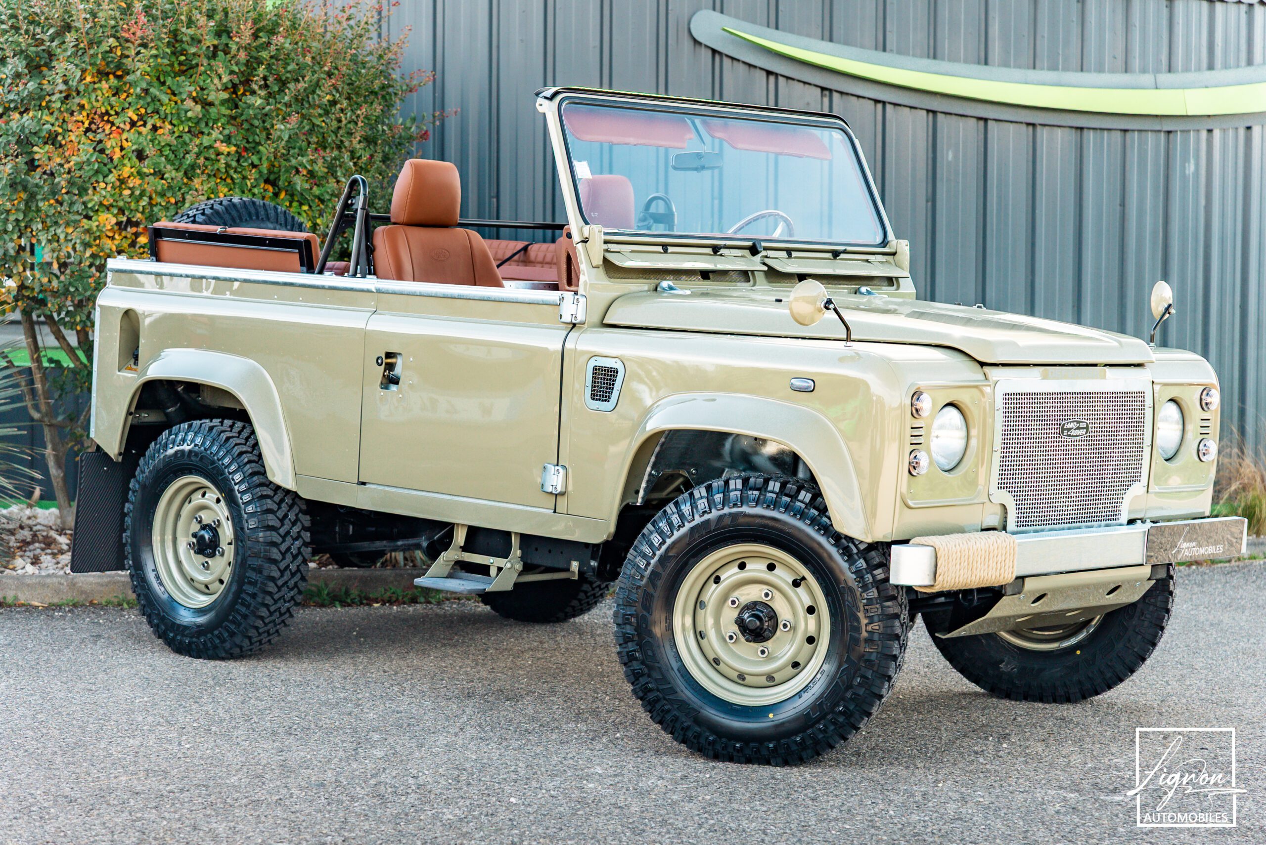 Land Rover Defender 90 td5 "Daktari Beige"