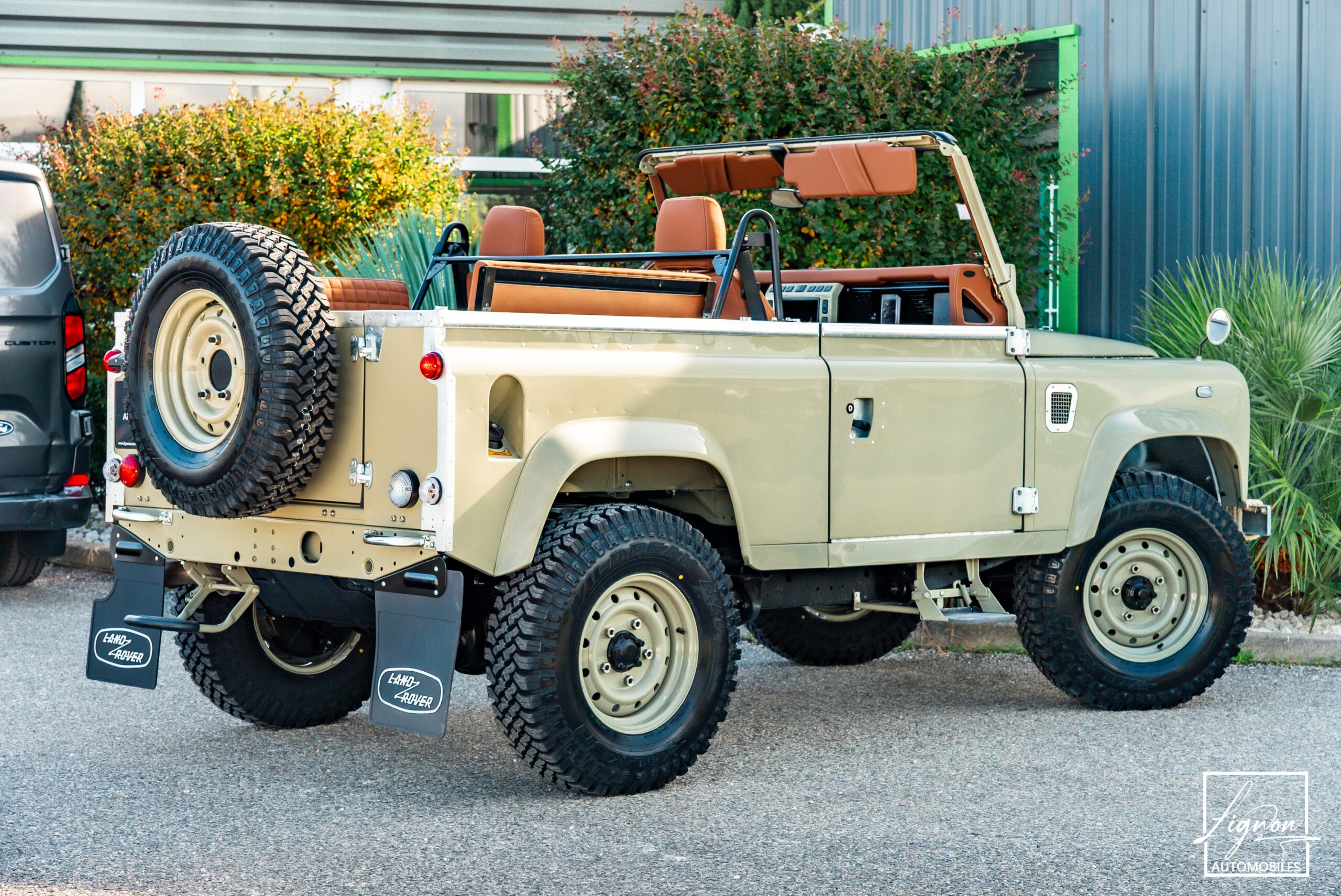 Photo Land Rover Defender 90 td5 "Daktari Beige"