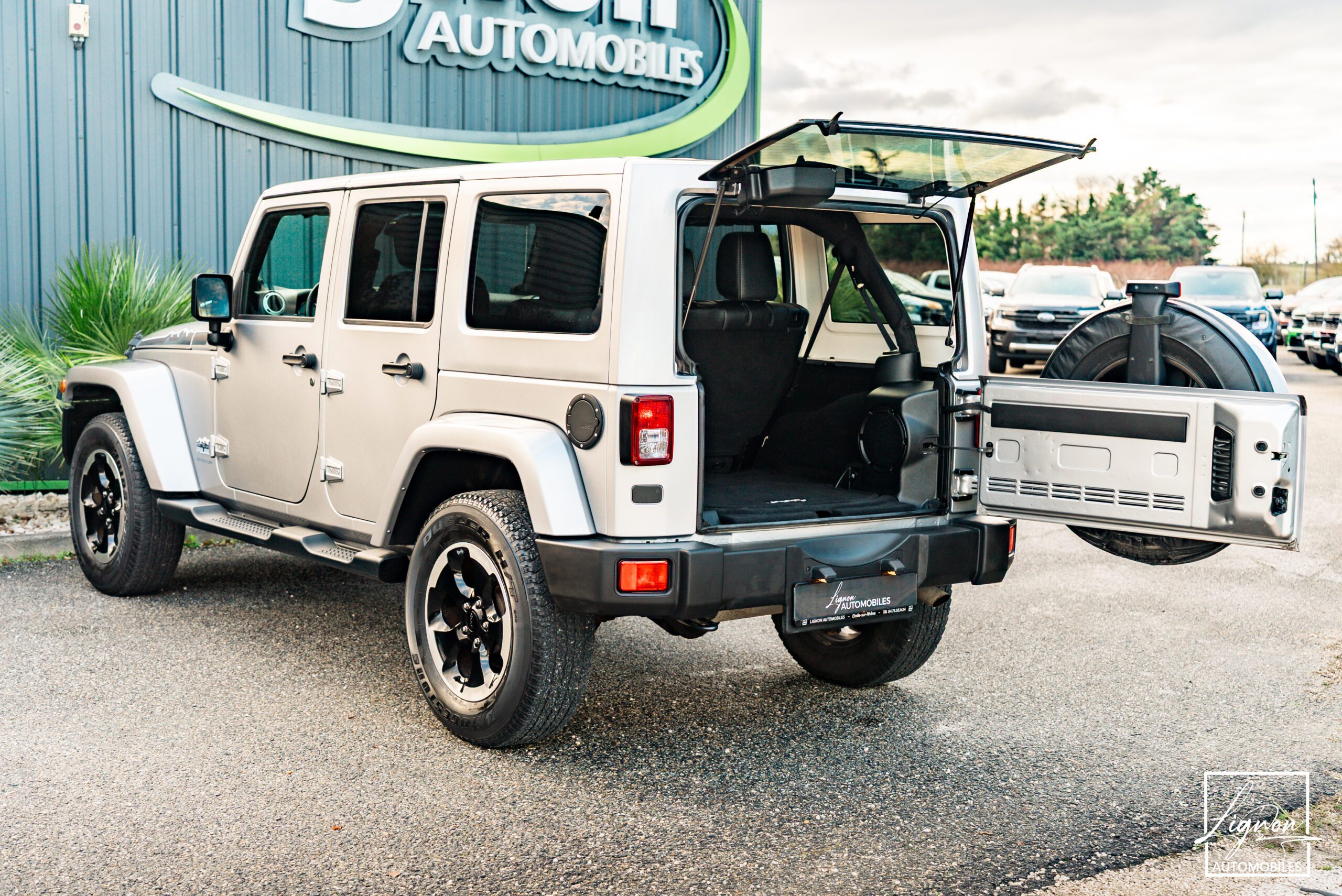 Photo Jeep Wrangler Unlimited Polar 5 portes 3.6 v6 284 ch