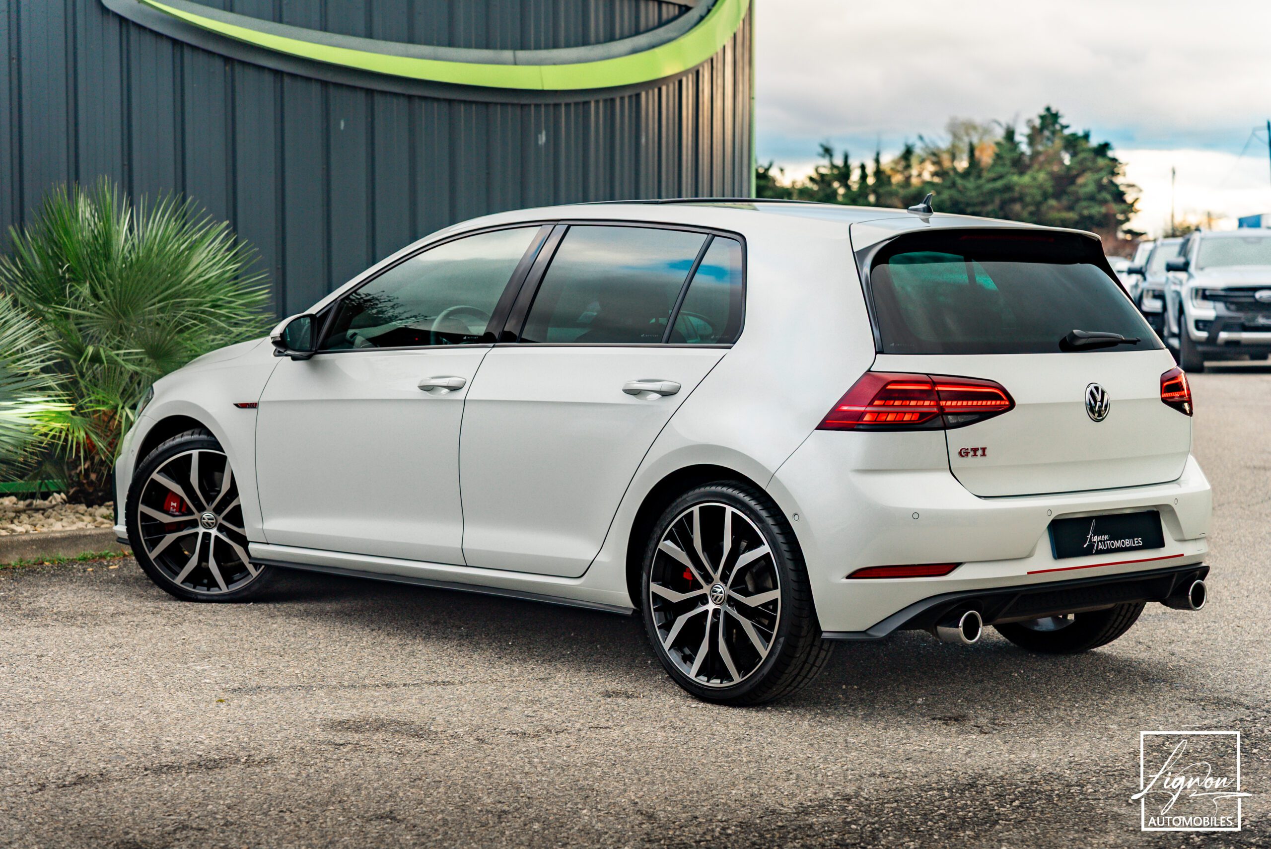 Photo Volkswagen Golf GTI Performance 2.0 TSI 245 DSG - 1er Main