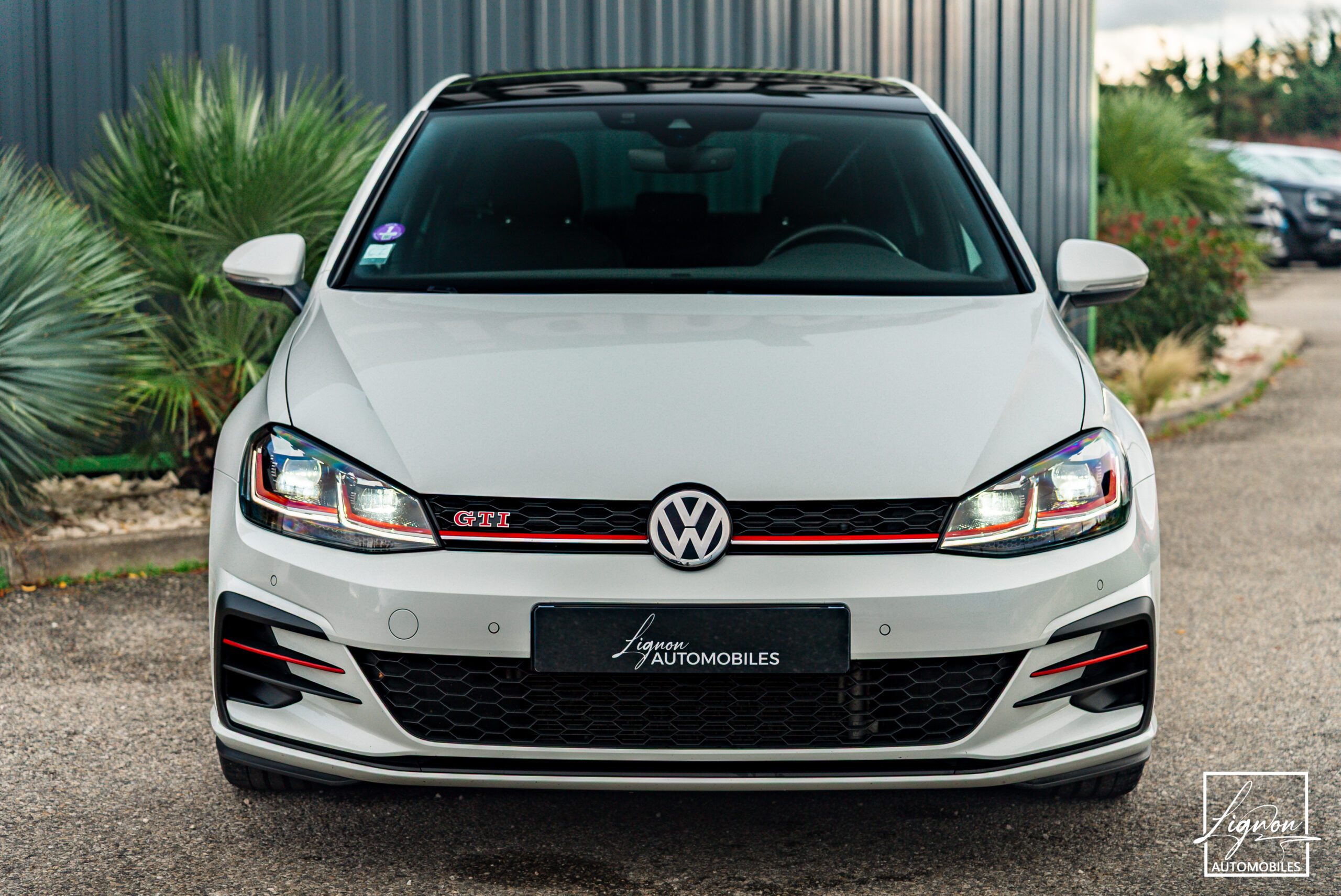 Photo Volkswagen Golf GTI Performance 2.0 TSI 245 DSG - 1er Main