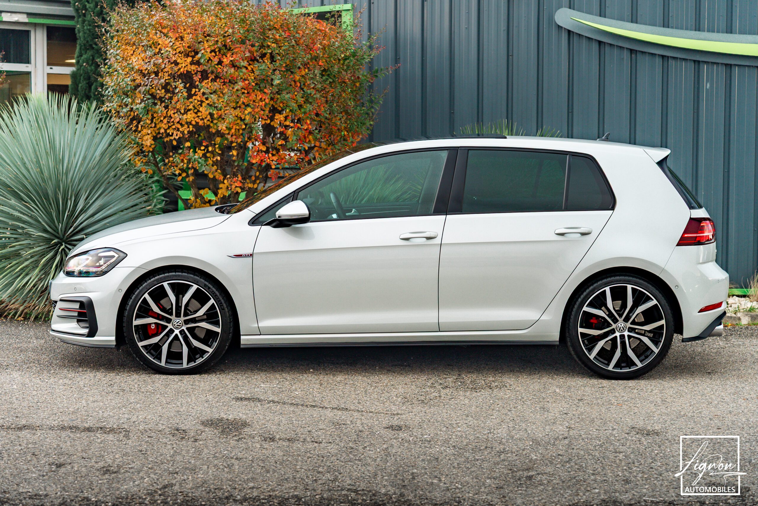 Photo Volkswagen Golf GTI Performance 2.0 TSI 245 DSG - 1er Main