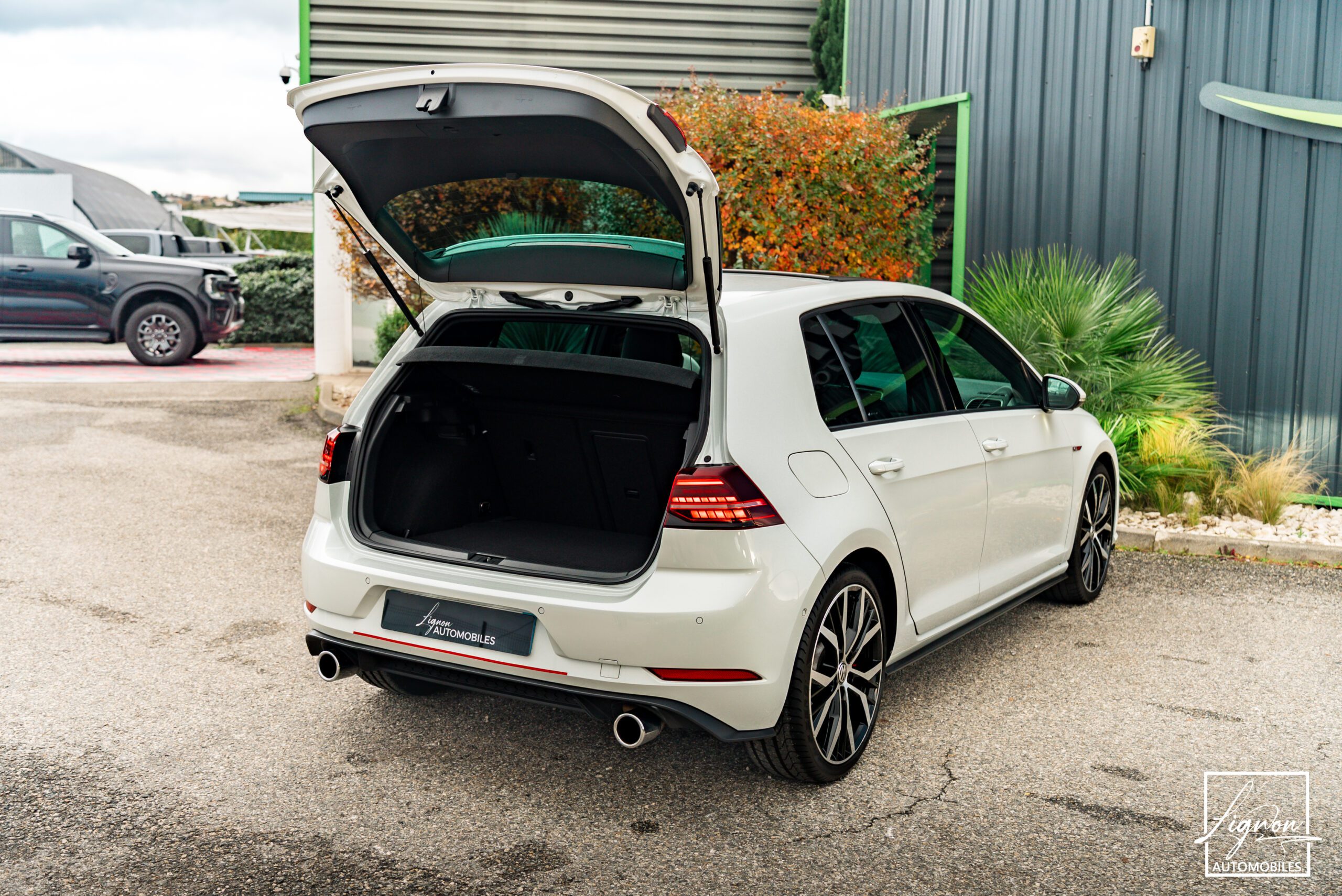 Photo Volkswagen Golf GTI Performance 2.0 TSI 245 DSG - 1er Main