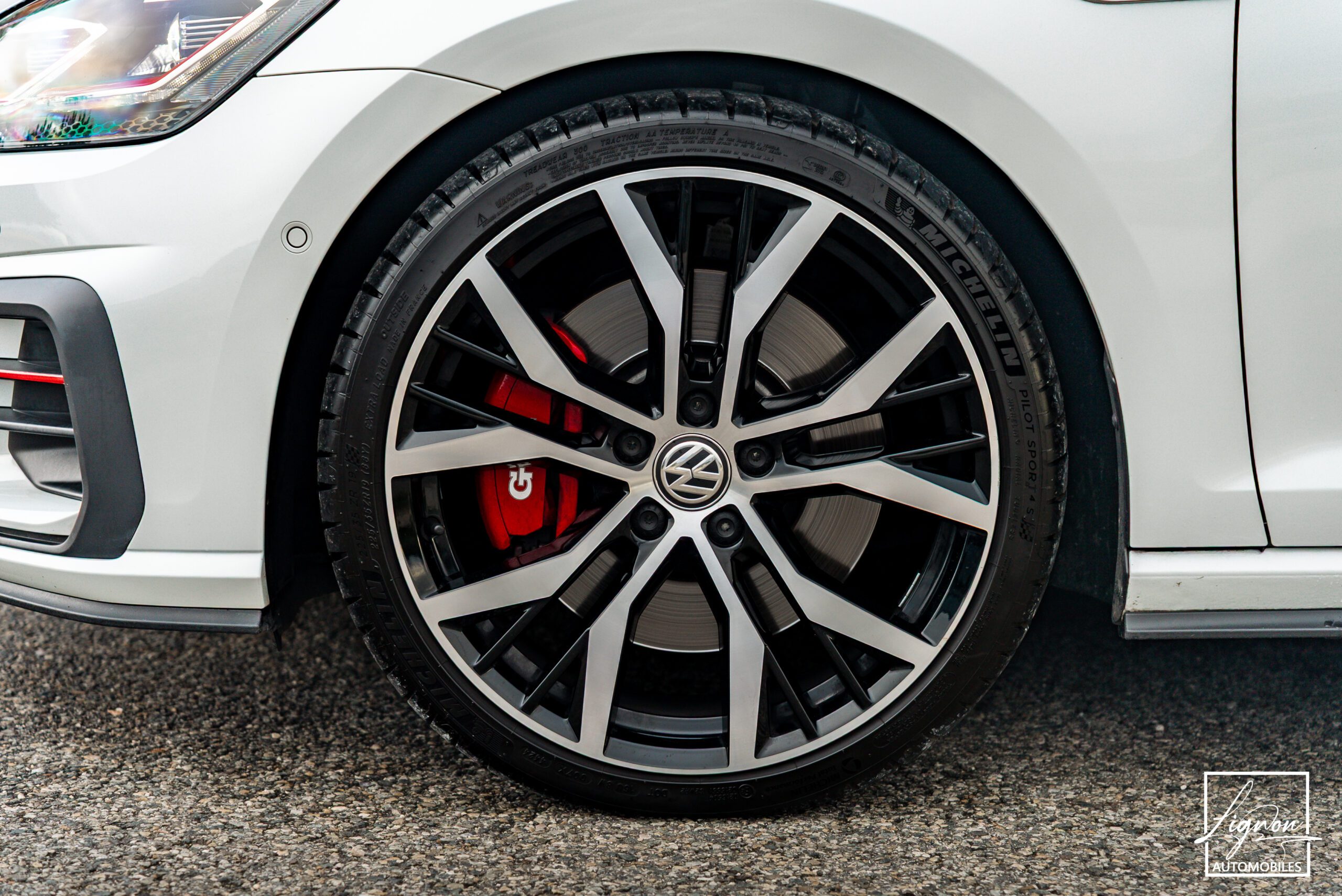 Photo Volkswagen Golf GTI Performance 2.0 TSI 245 DSG - 1er Main