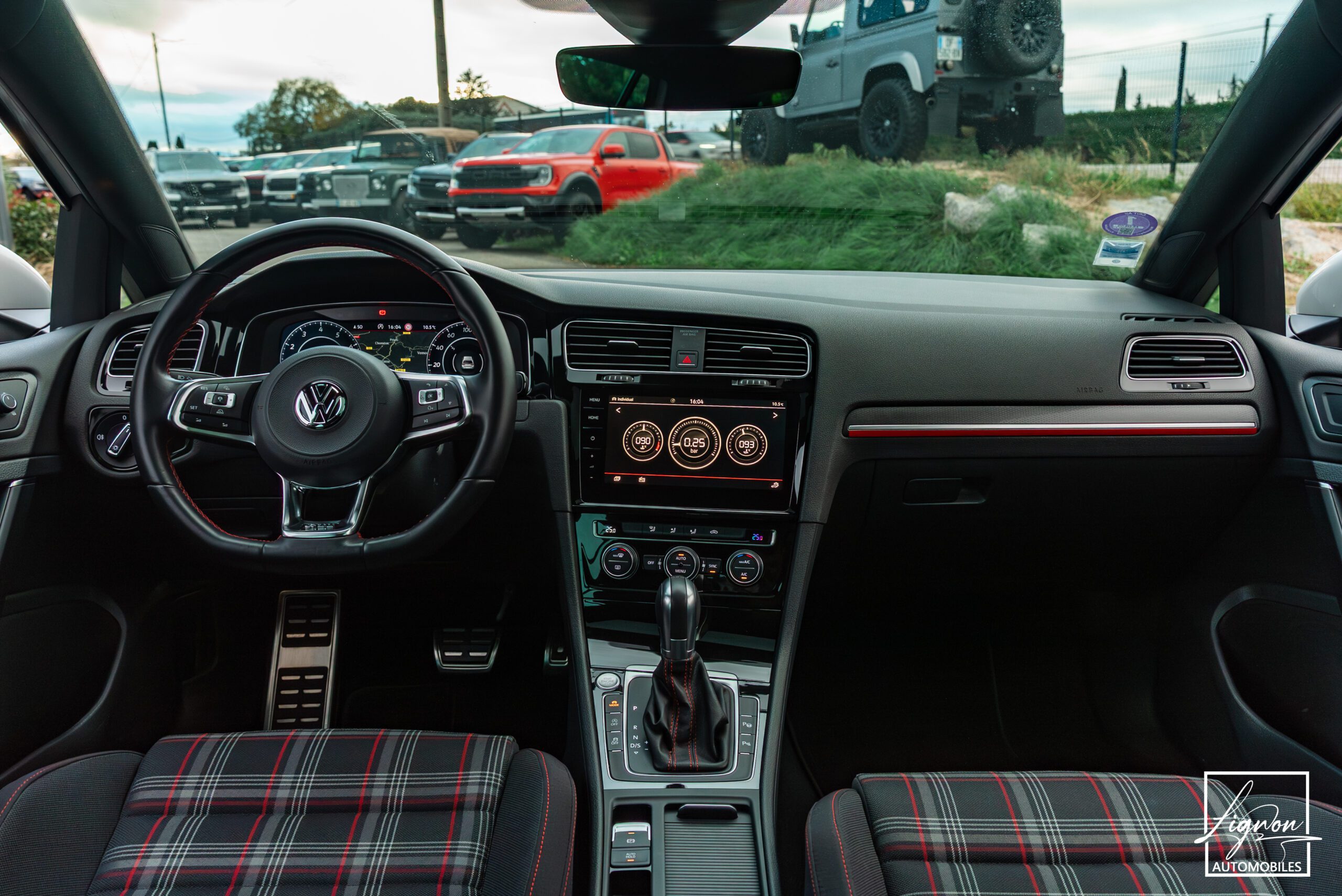 Photo Volkswagen Golf GTI Performance 2.0 TSI 245 DSG - 1er Main