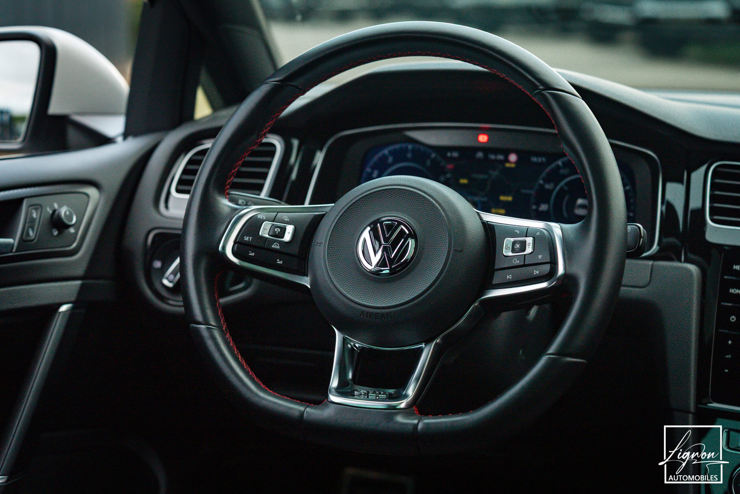 Photo Volkswagen Golf GTI Performance 2.0 TSI 245 DSG - 1er Main