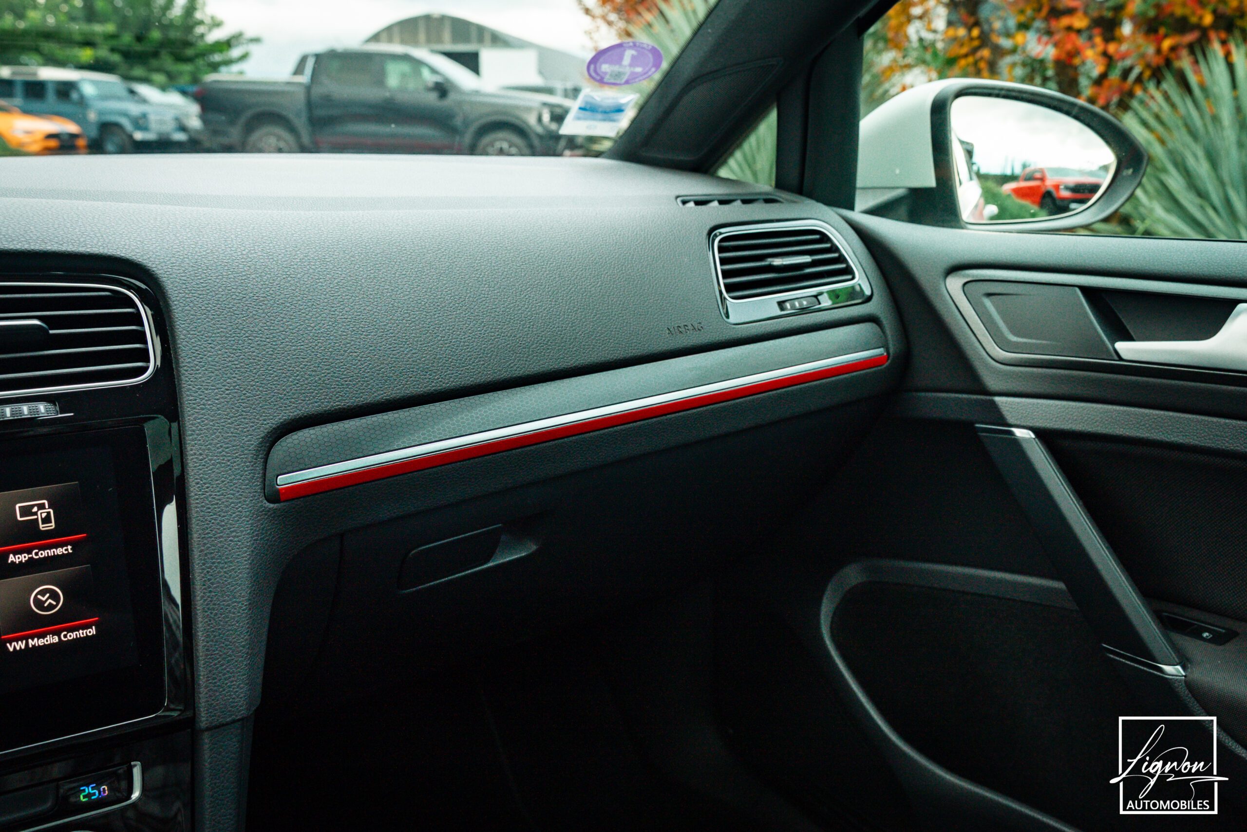 Photo Volkswagen Golf GTI Performance 2.0 TSI 245 DSG - 1er Main