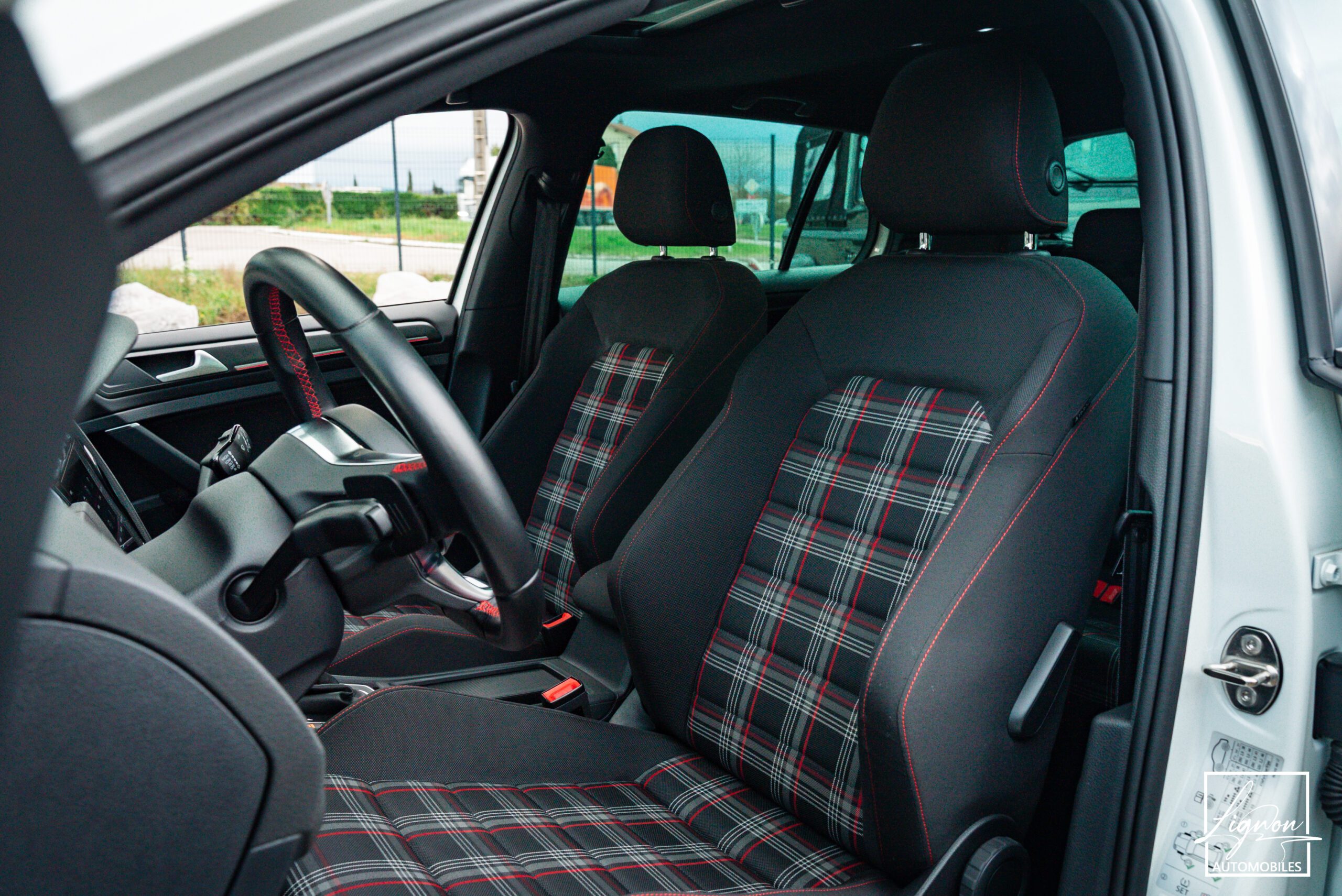 Photo Volkswagen Golf GTI Performance 2.0 TSI 245 DSG - 1er Main