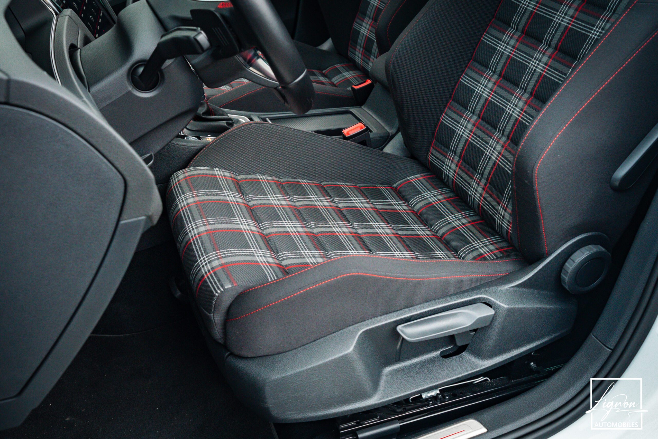 Photo Volkswagen Golf GTI Performance 2.0 TSI 245 DSG - 1er Main
