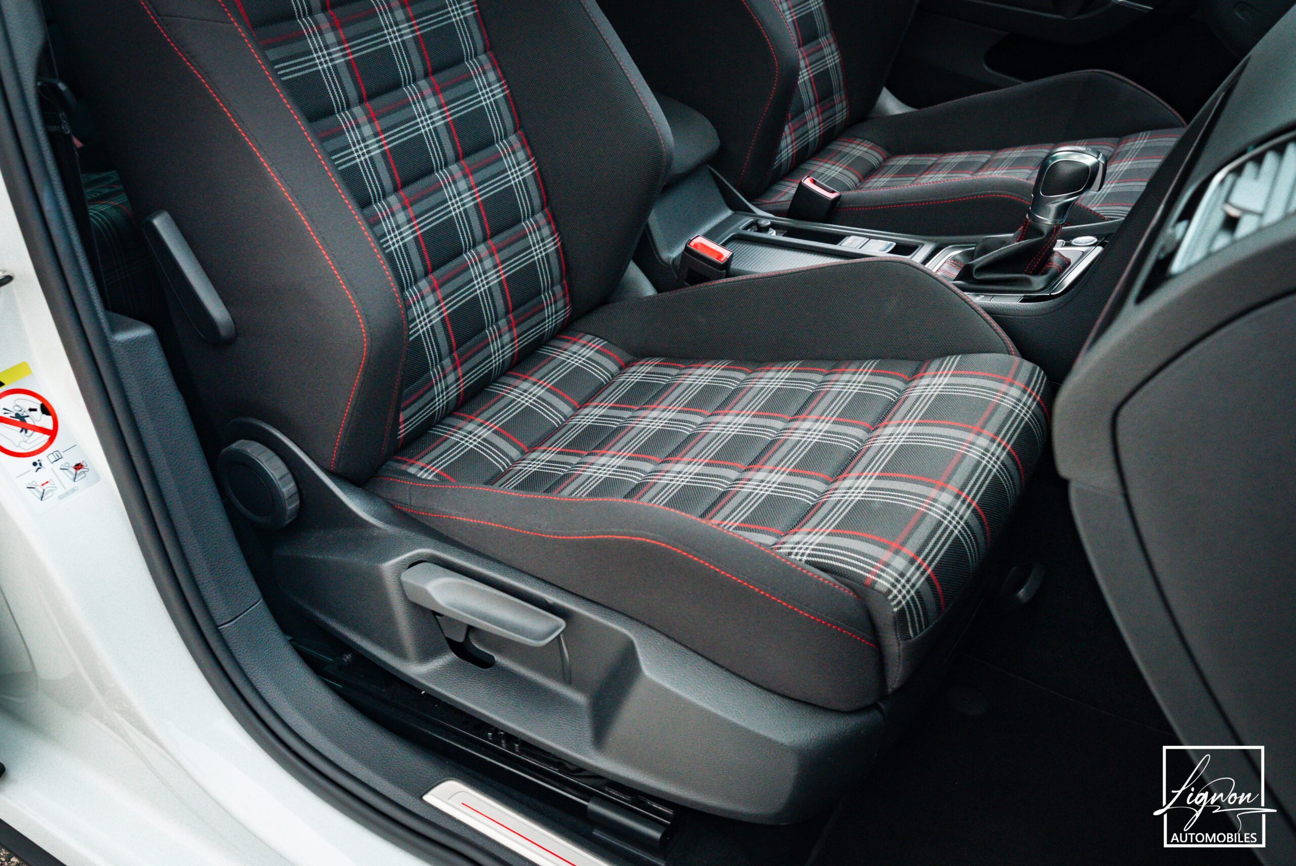 Photo Volkswagen Golf GTI Performance 2.0 TSI 245 DSG - 1er Main
