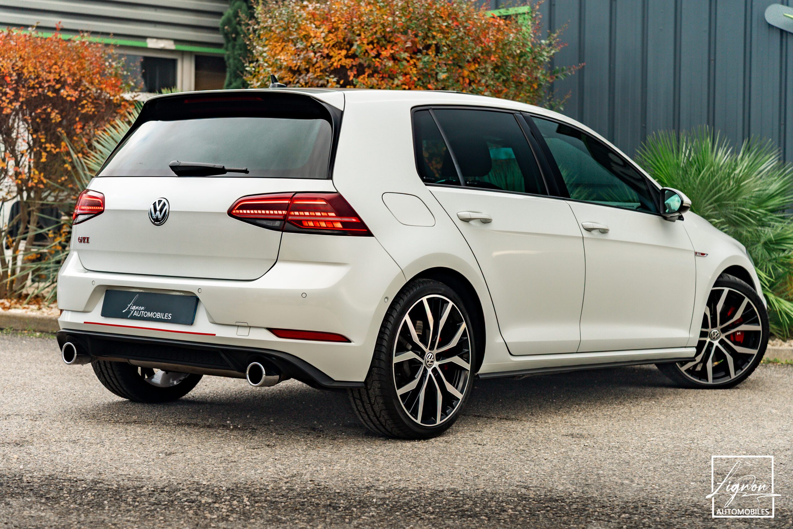 Photo Volkswagen Golf GTI Performance 2.0 TSI 245 DSG - 1er Main