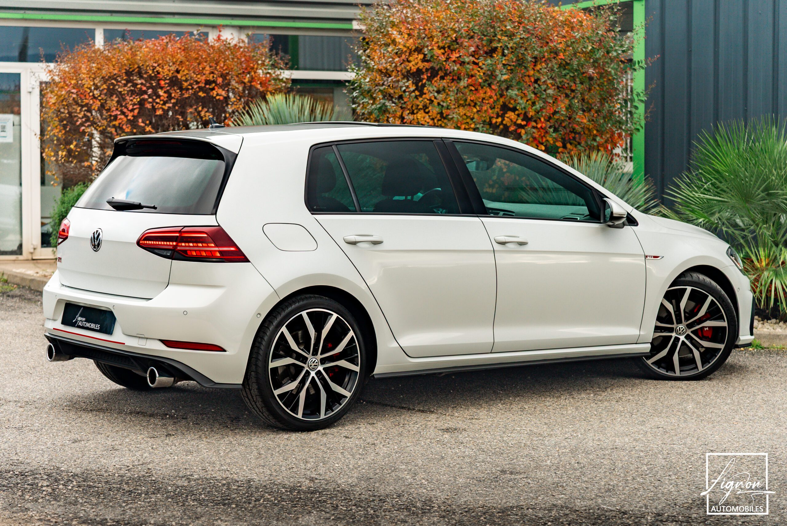 Photo Volkswagen Golf GTI Performance 2.0 TSI 245 DSG - 1er Main