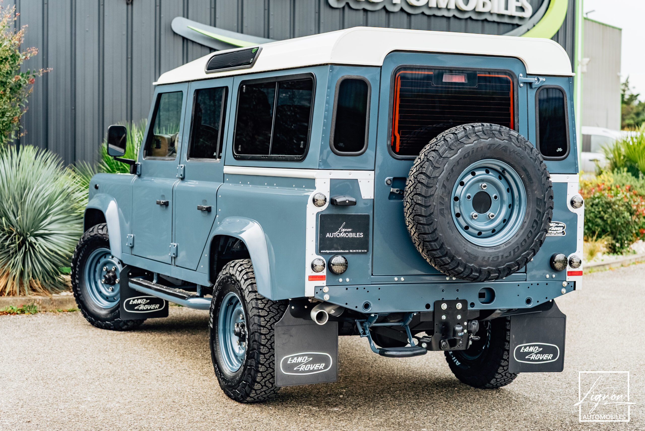 Photo Land Rover Defender 110 SW 2.2 7 Places "R.A.F Blue"