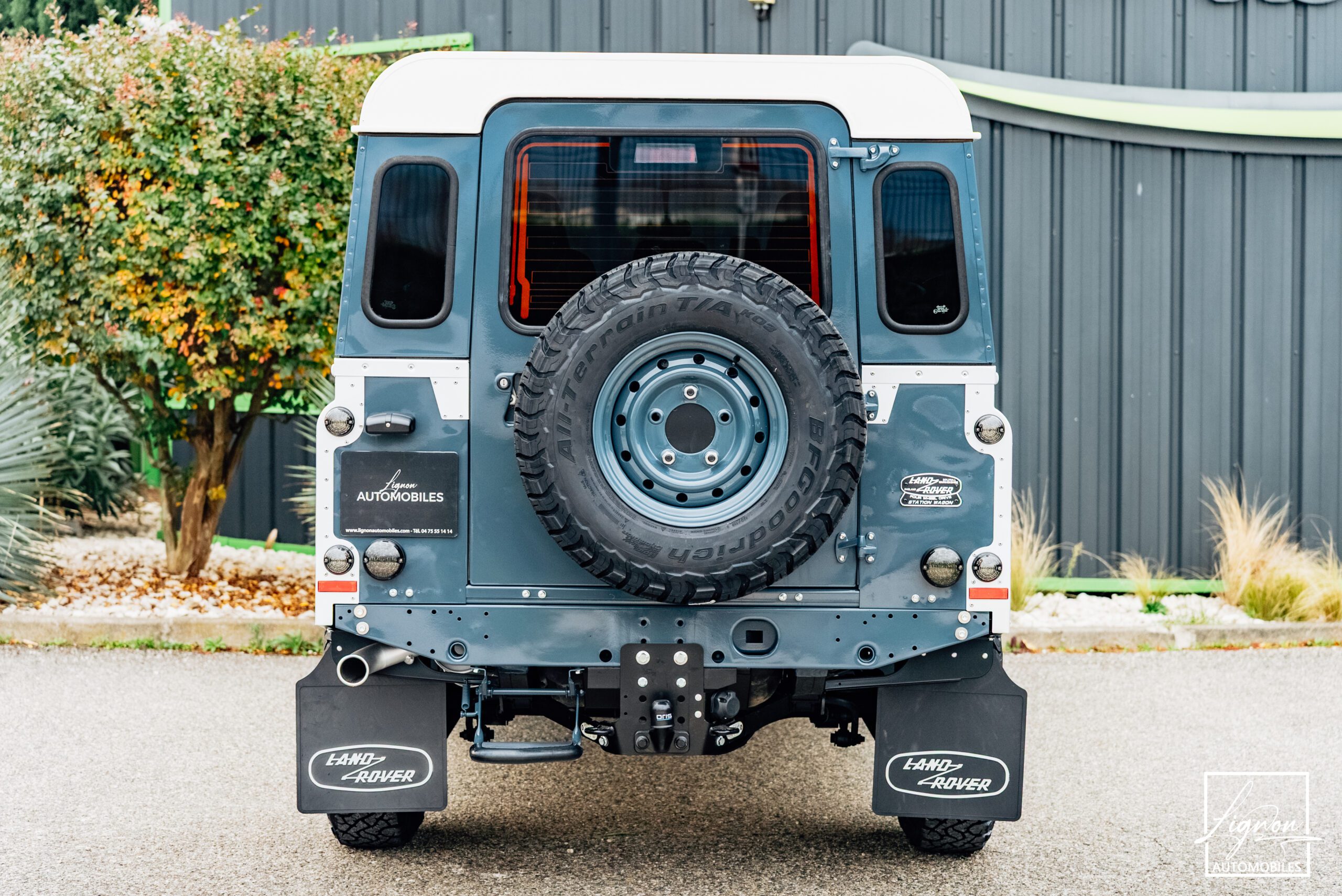 Photo Land Rover Defender 110 SW 2.2 7 Places "R.A.F Blue"