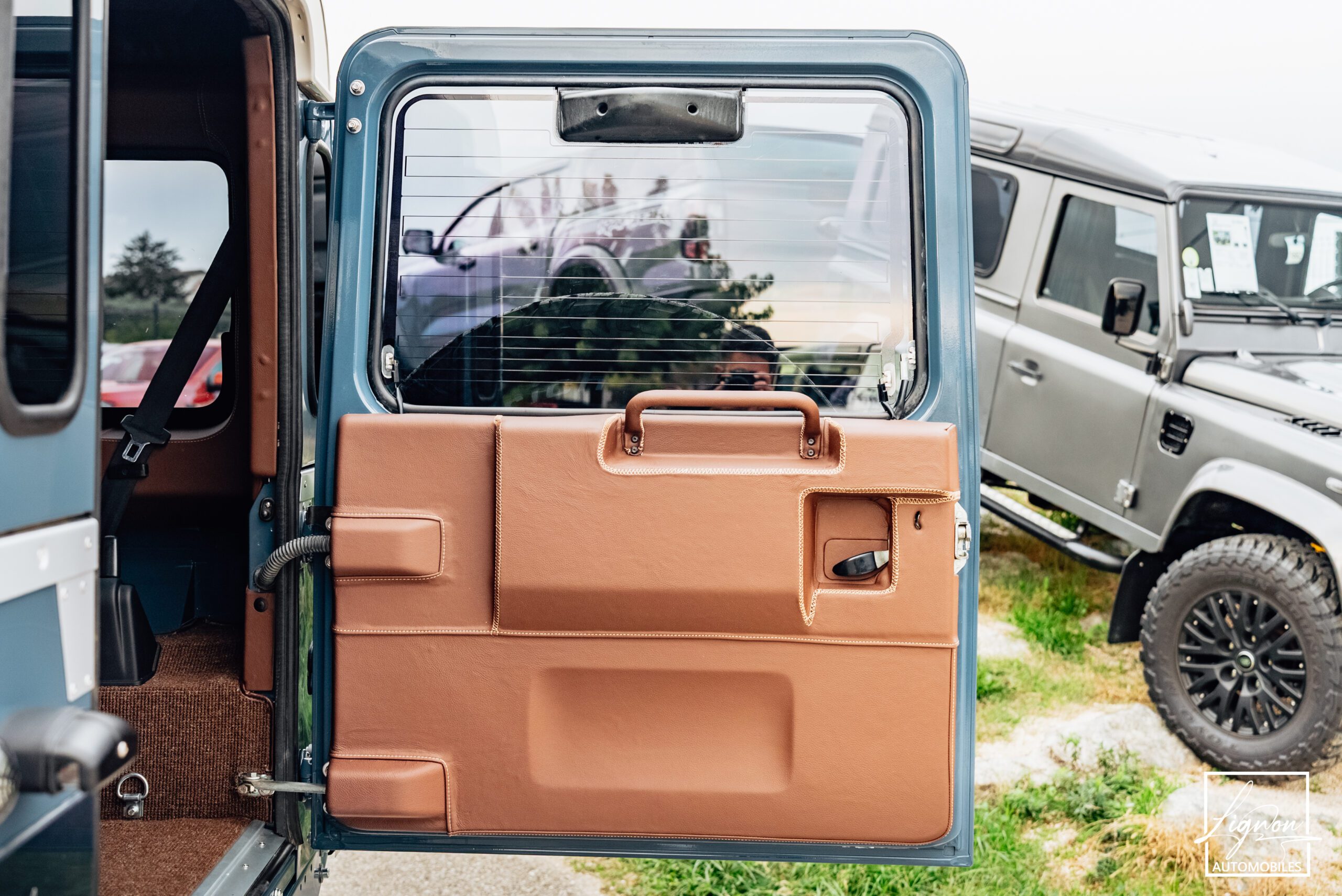 Photo Land Rover Defender 110 SW 2.2 7 Places "R.A.F Blue"