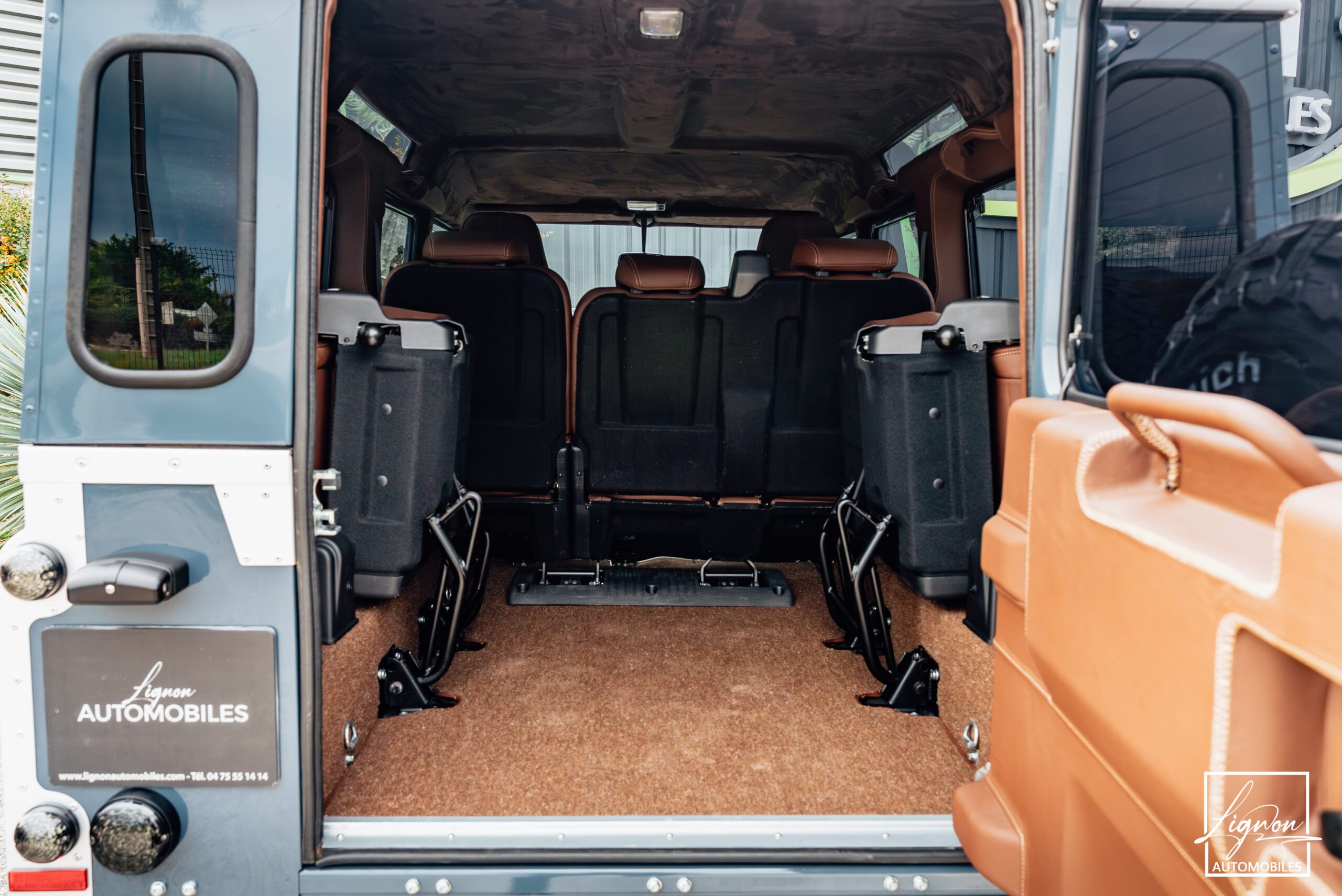 Photo Land Rover Defender 110 SW 2.2 7 Places "R.A.F Blue"