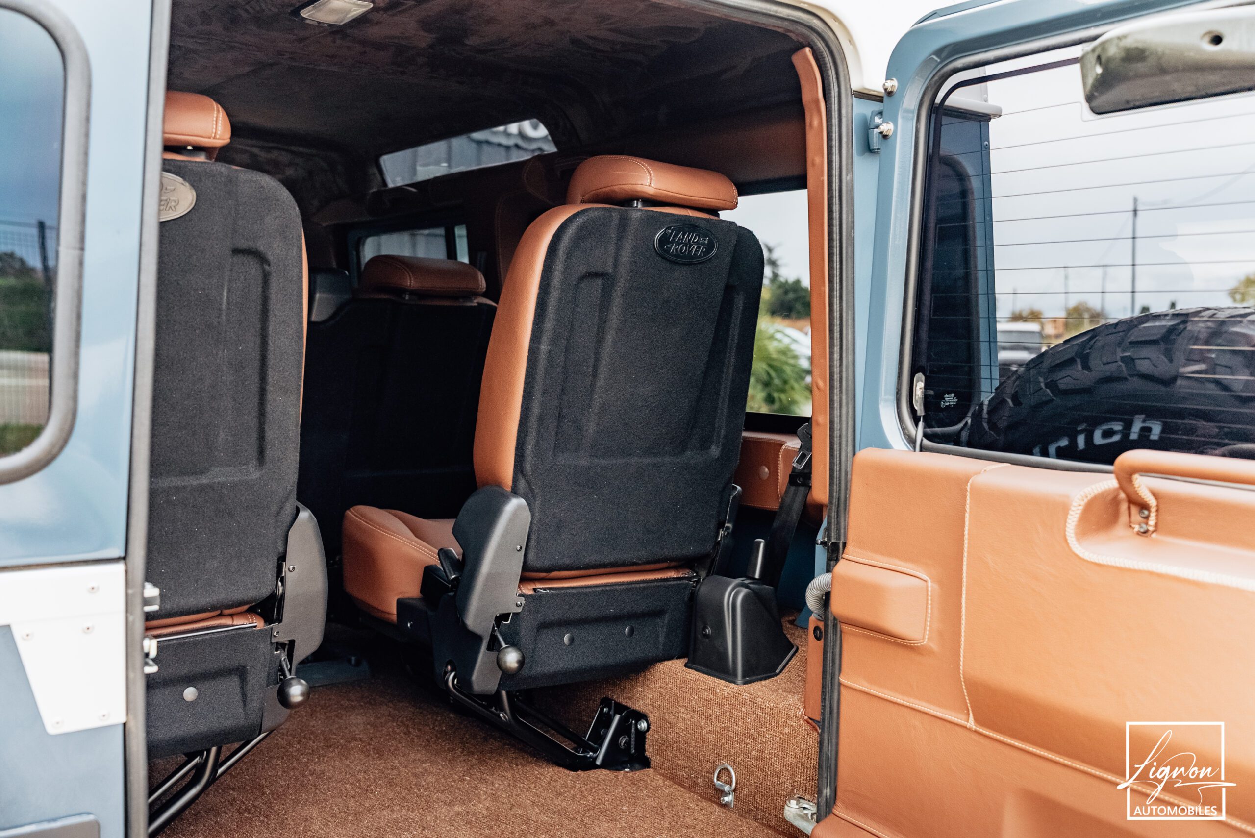 Photo Land Rover Defender 110 SW 2.2 7 Places "R.A.F Blue"