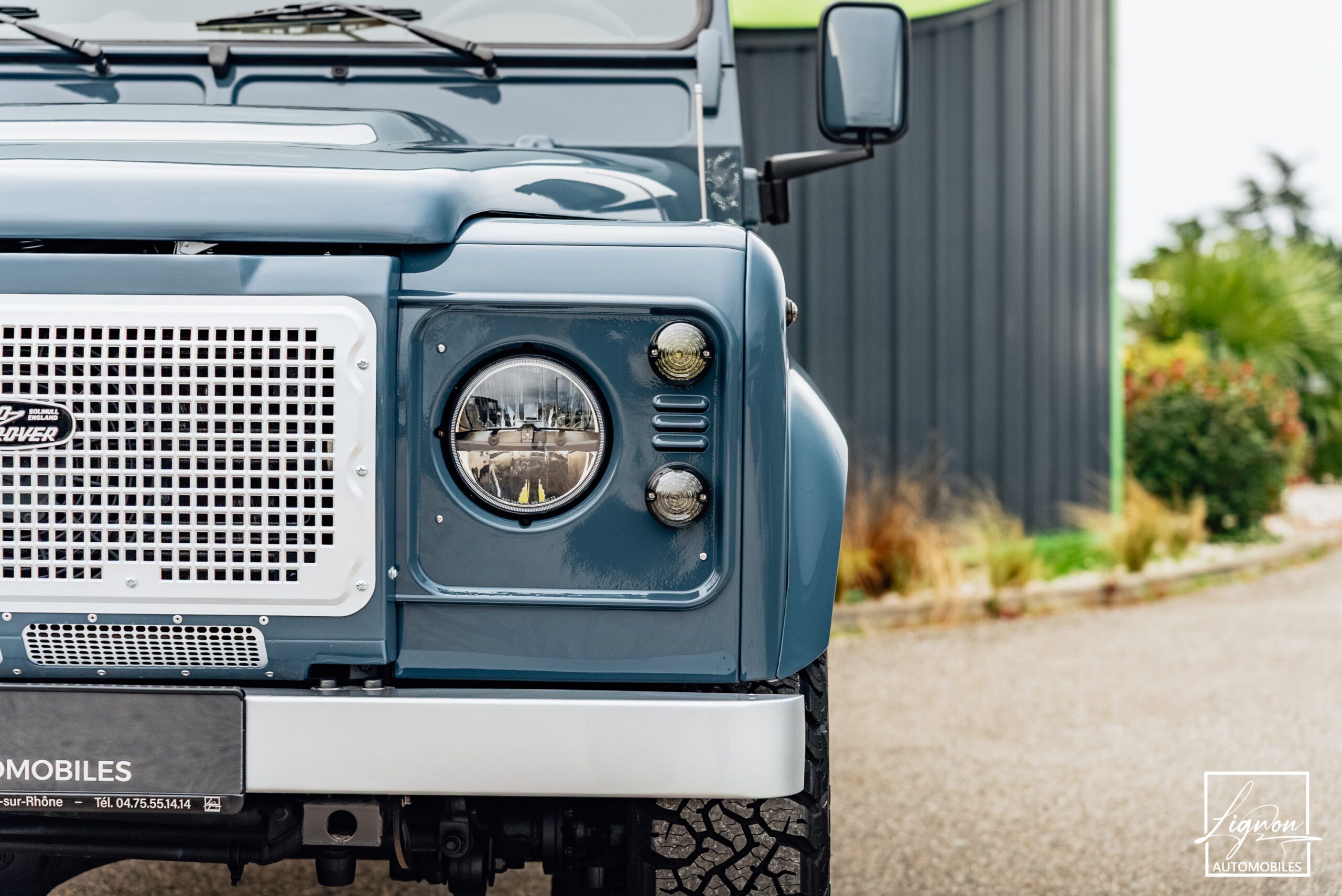 Photo Land Rover Defender 110 SW 2.2 7 Places "R.A.F Blue"