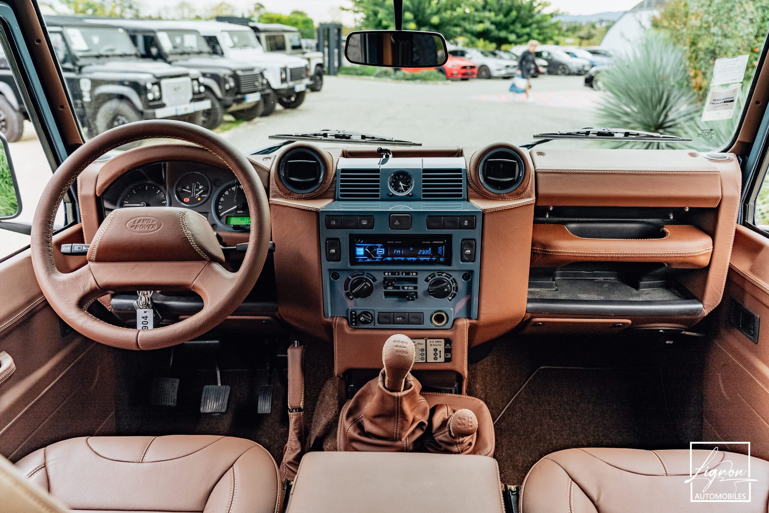 Photo Land Rover Defender 110 SW 2.2 7 Places "R.A.F Blue"